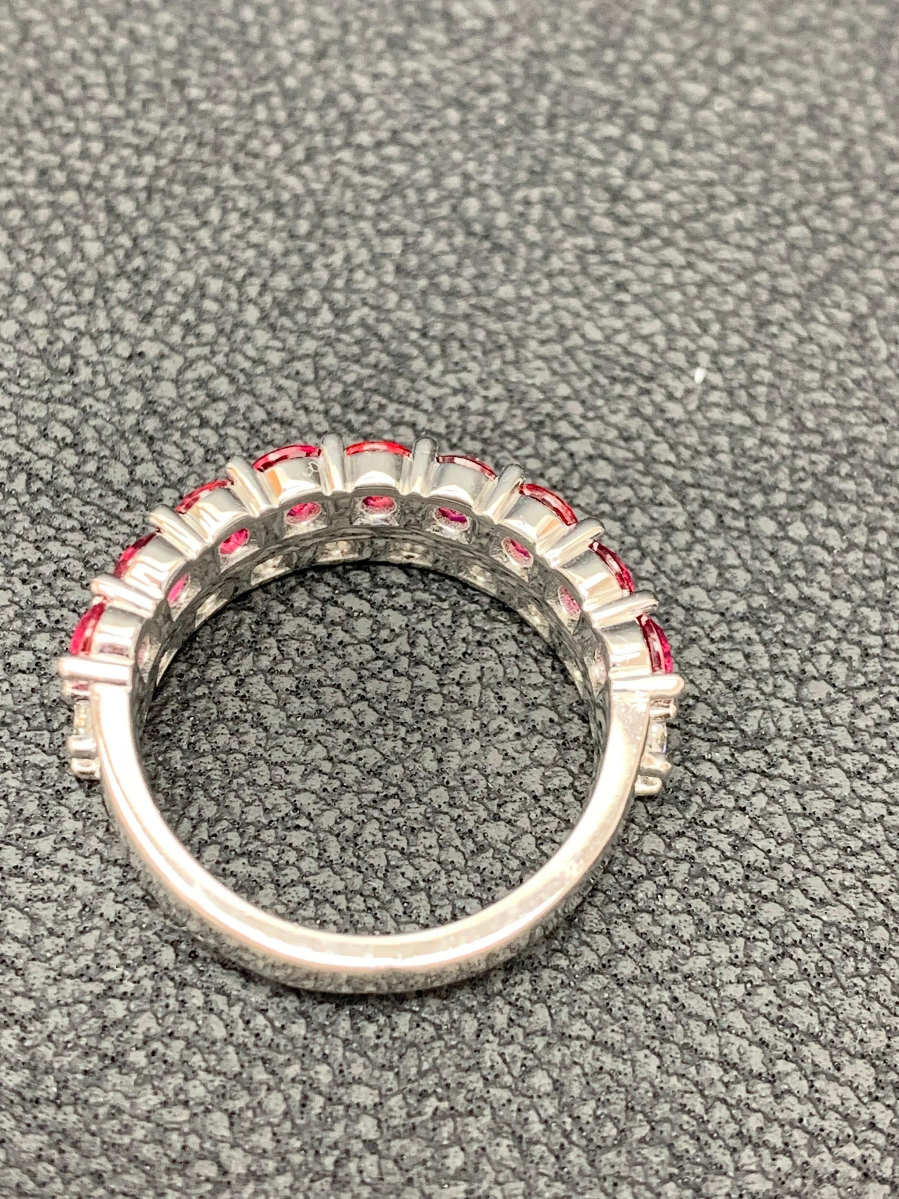 Bague à double rangée de rubis et de diamants de forme ronde 1,66 carat en or blanc 14 carats en vente 3