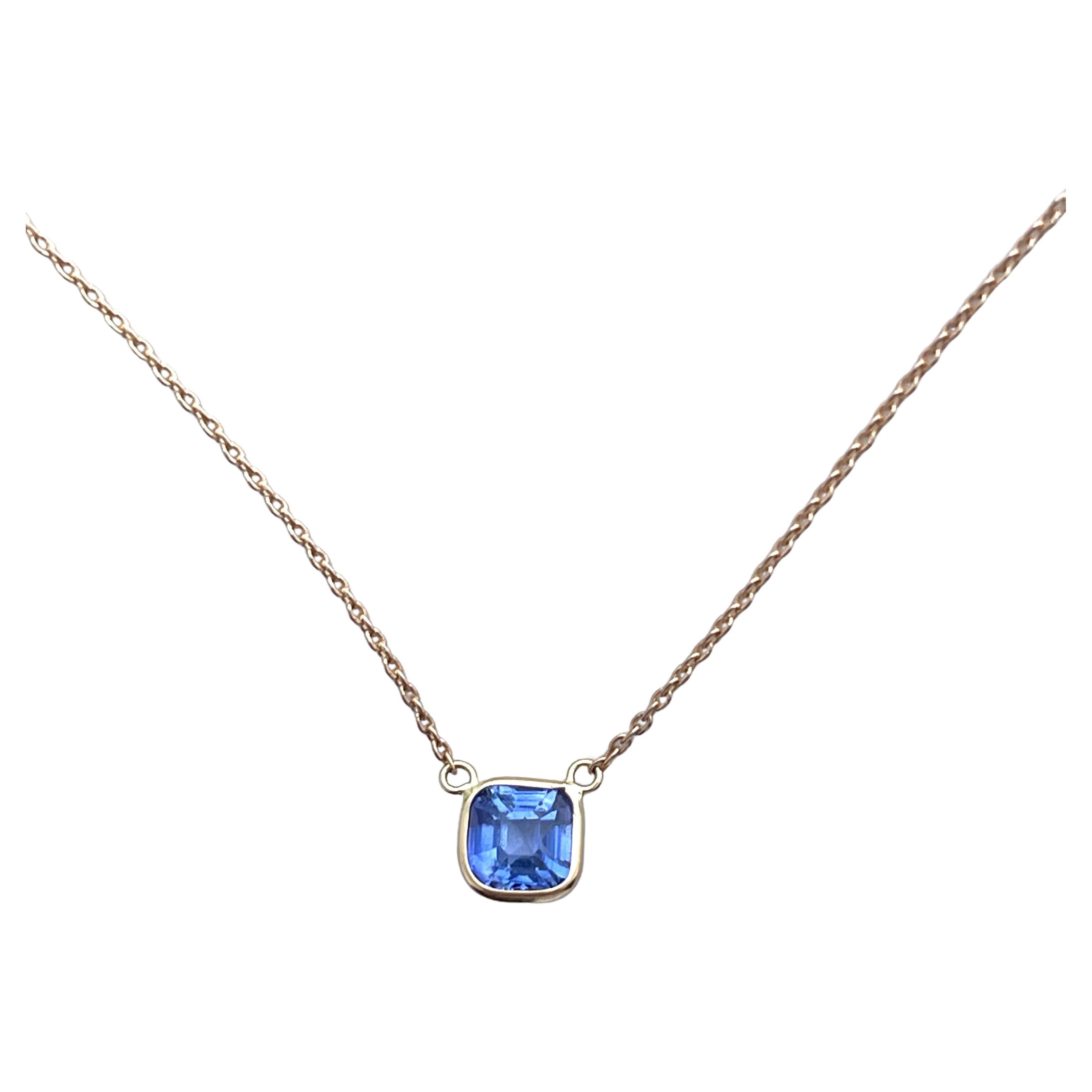 1.66 Karat zertifizierter blauer Saphir Asscher-Schliff Solitär Halskette in 14k RG im Angebot