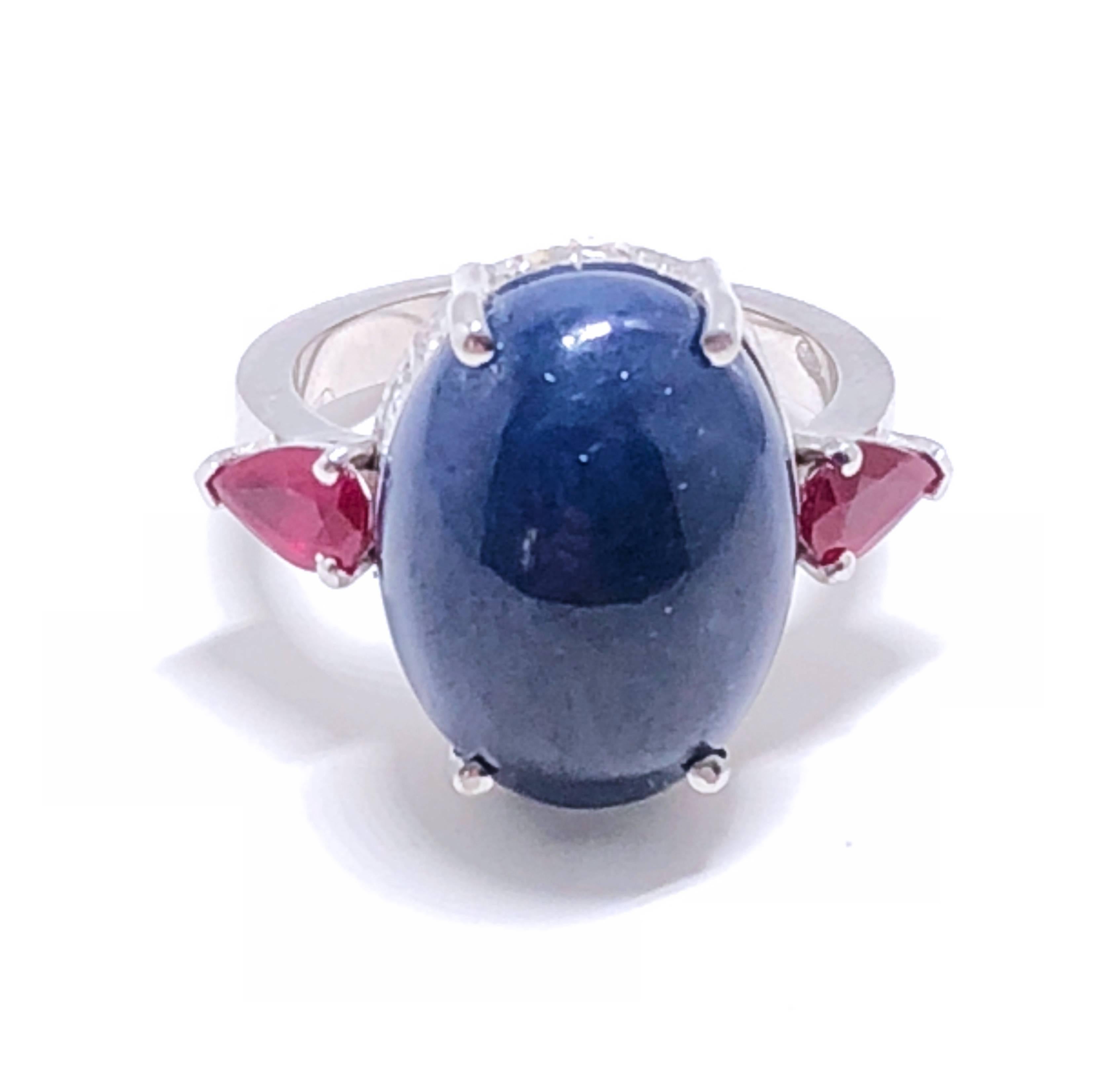 16.60 Carat Natural Oval Sapphire Cabochon Diamond Ruby Cocktail Ring In New Condition In Valenza, IT