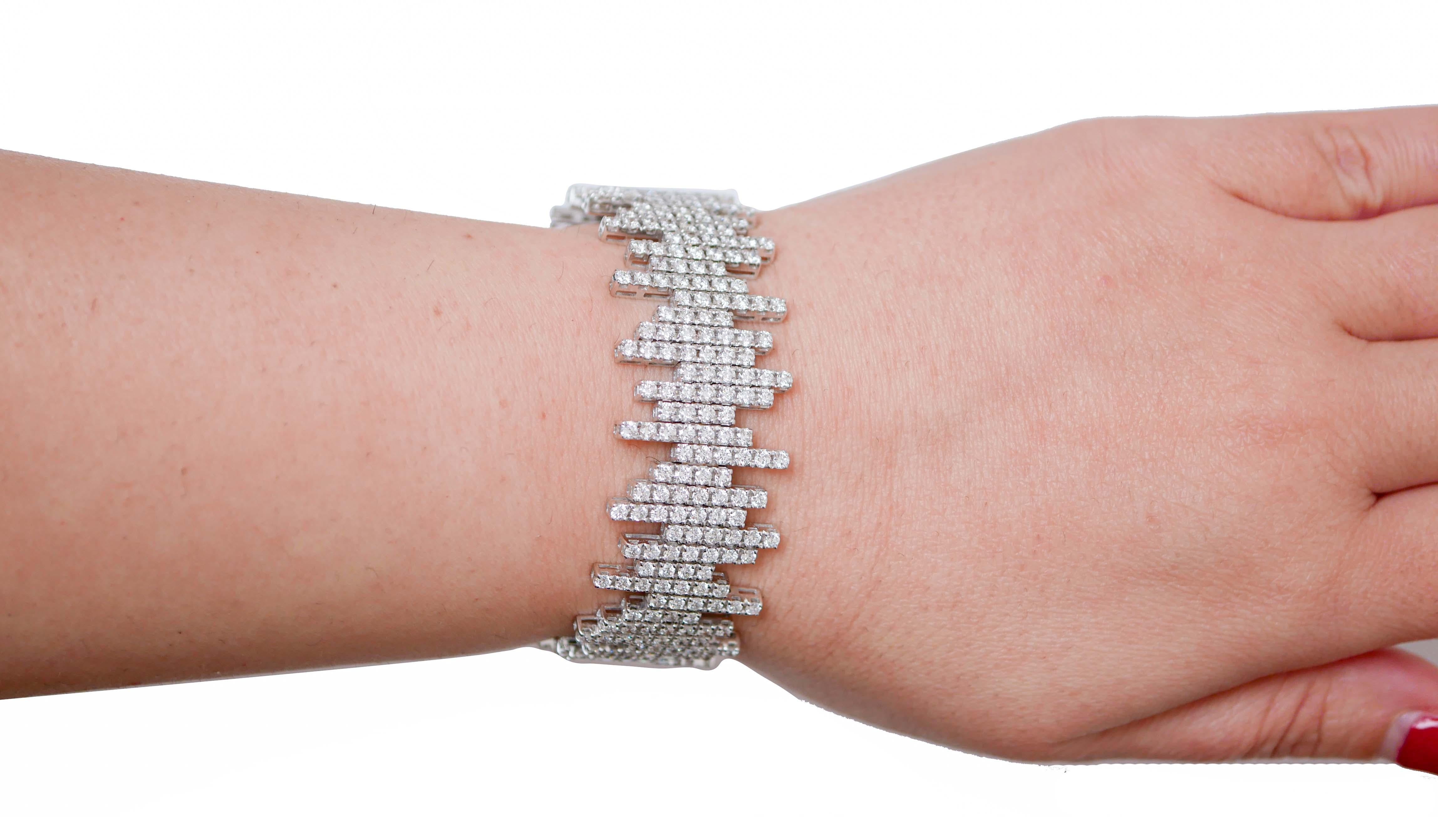 16.60 Carats Diamonds, 18 Karat White Gold Modern Bracelet. In New Condition For Sale In Marcianise, Marcianise (CE)