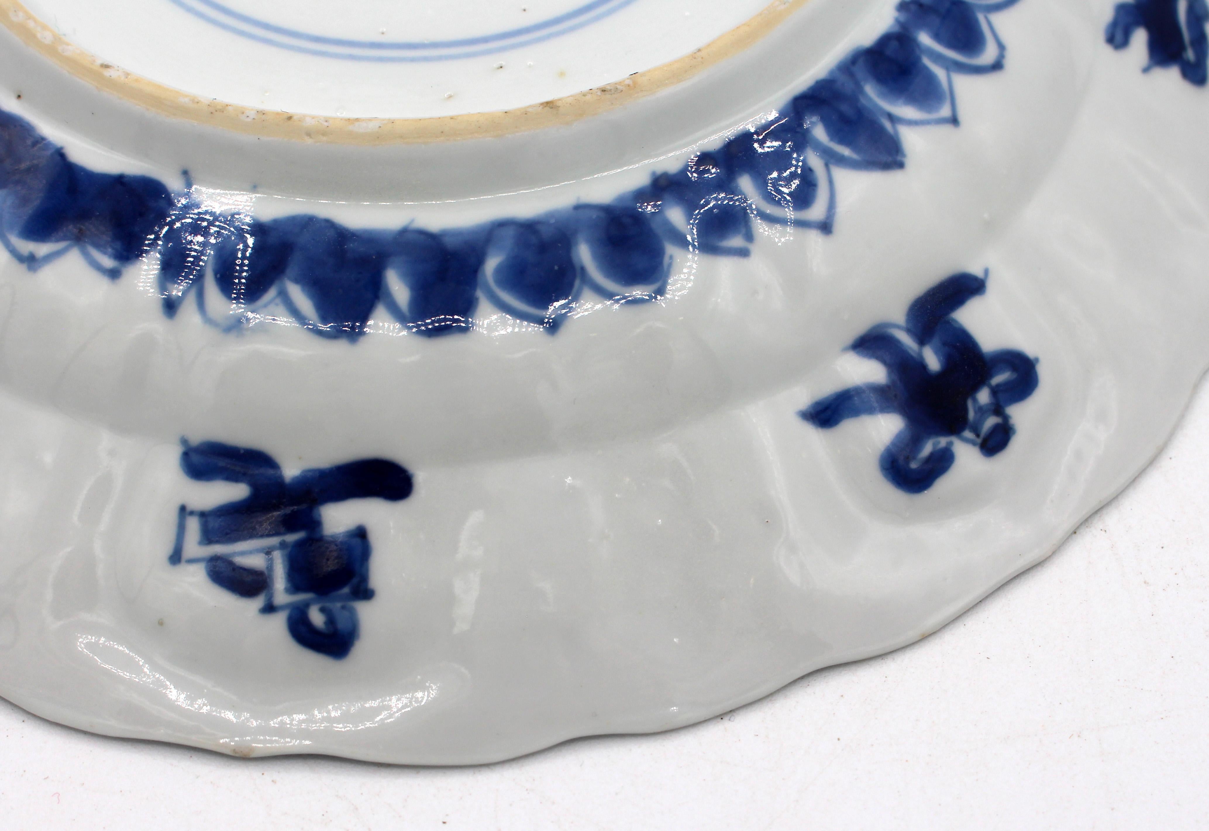 1662-1722 Chinesisches assoziiertes Paar von blau-weißen Porzellantellern (18. Jahrhundert) im Angebot