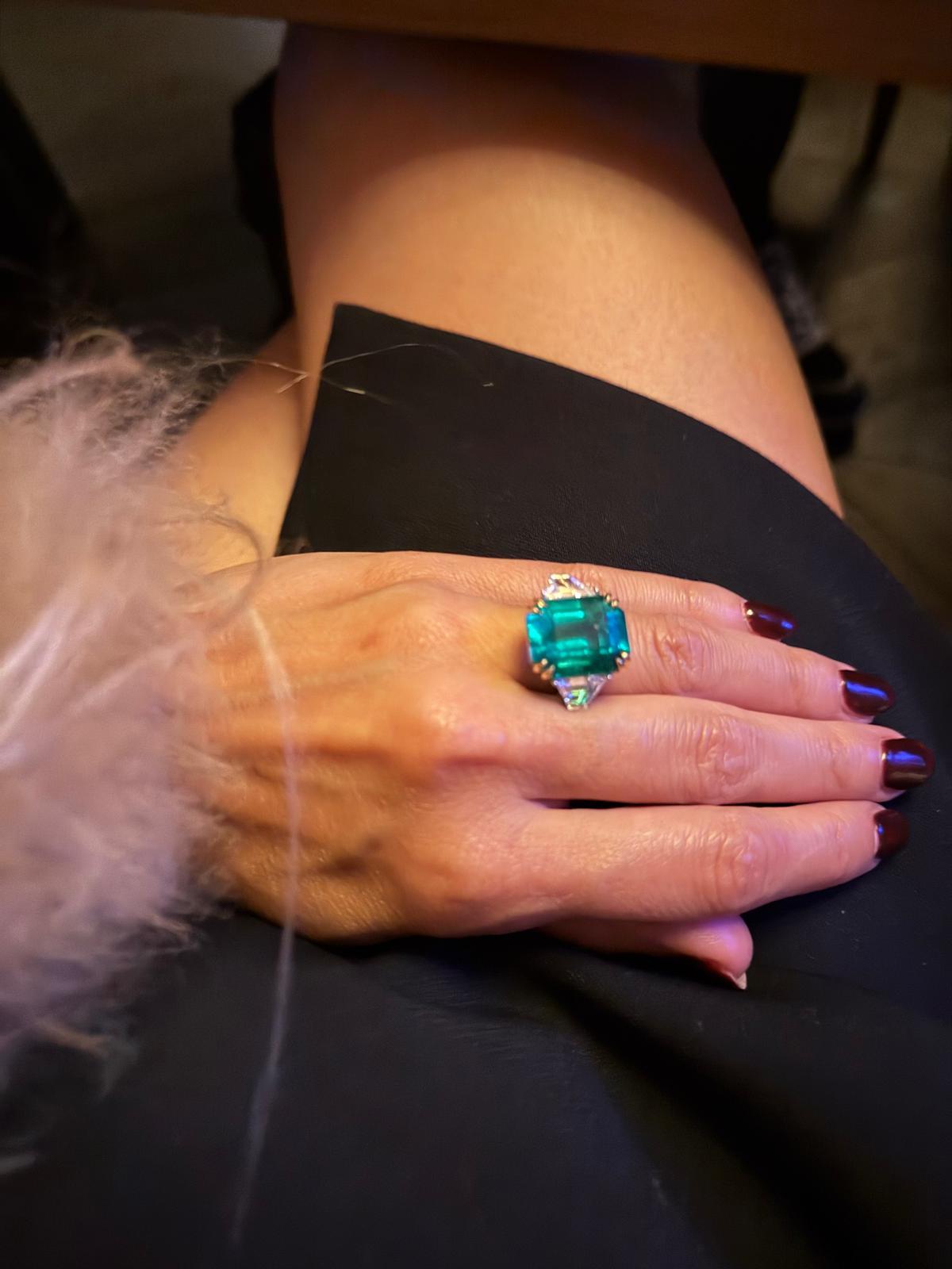 Kolumbianischer Smaragd & Diamant Platinring, Gübelin zertifiziert (Moderne) im Angebot