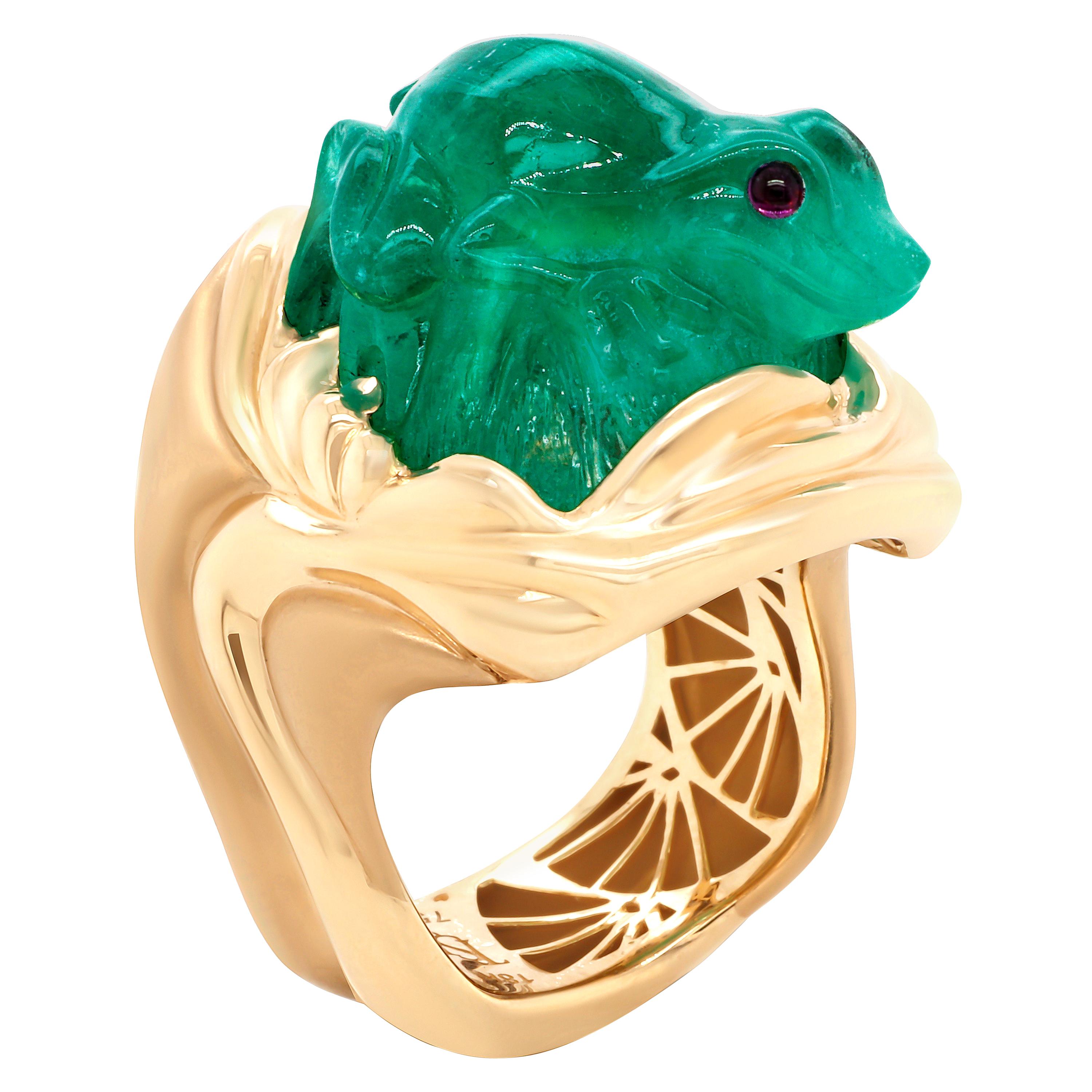 16.67 Carat Carved Russian Emerald 18 Karat Yellow Gold Cocktail Fashion Ring