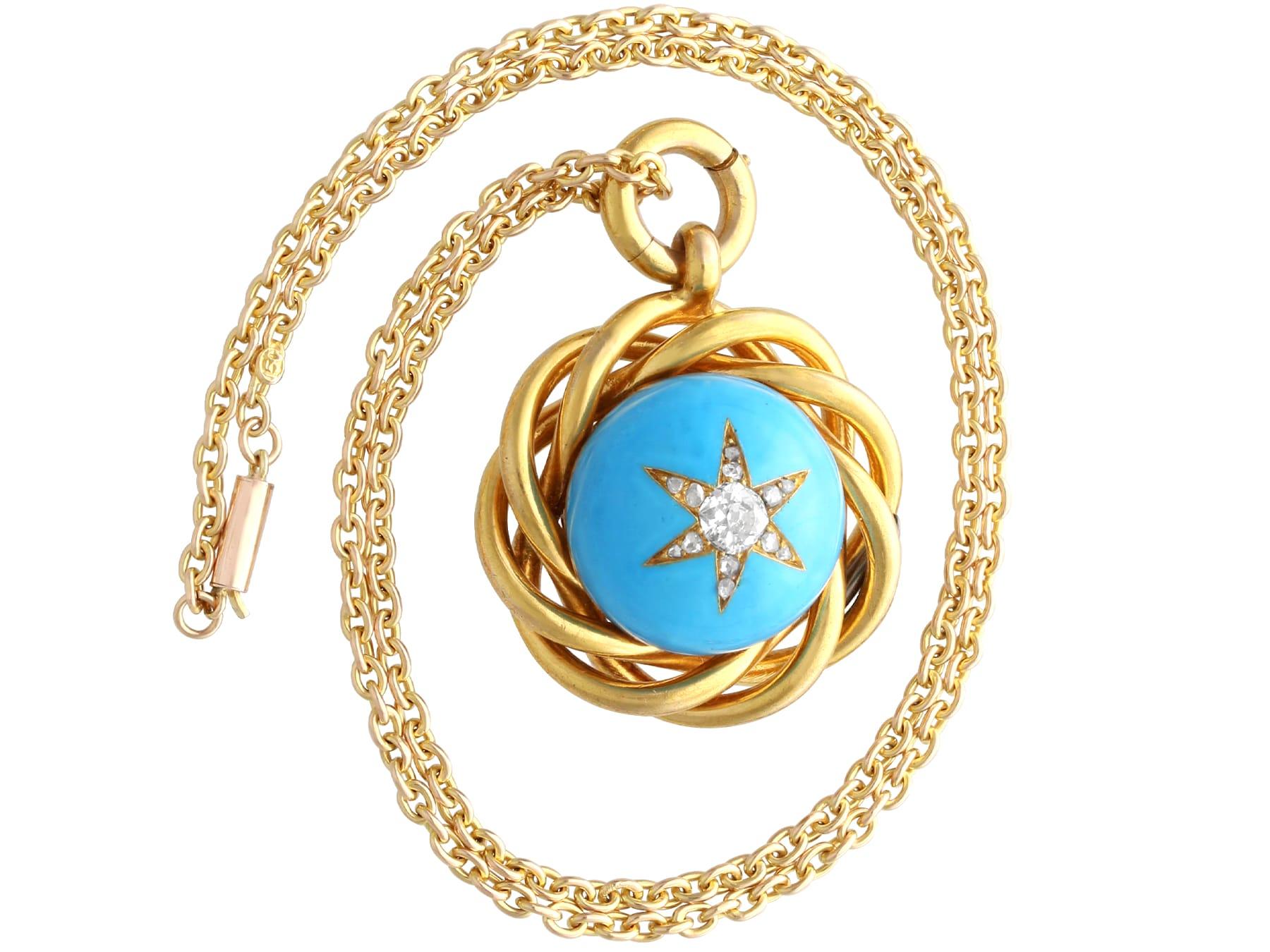 Taille cabochon Pendentif en or jaune 18k de 16,68 carats de turquoise et 0,47 carat de diamant Circa 1880 en vente