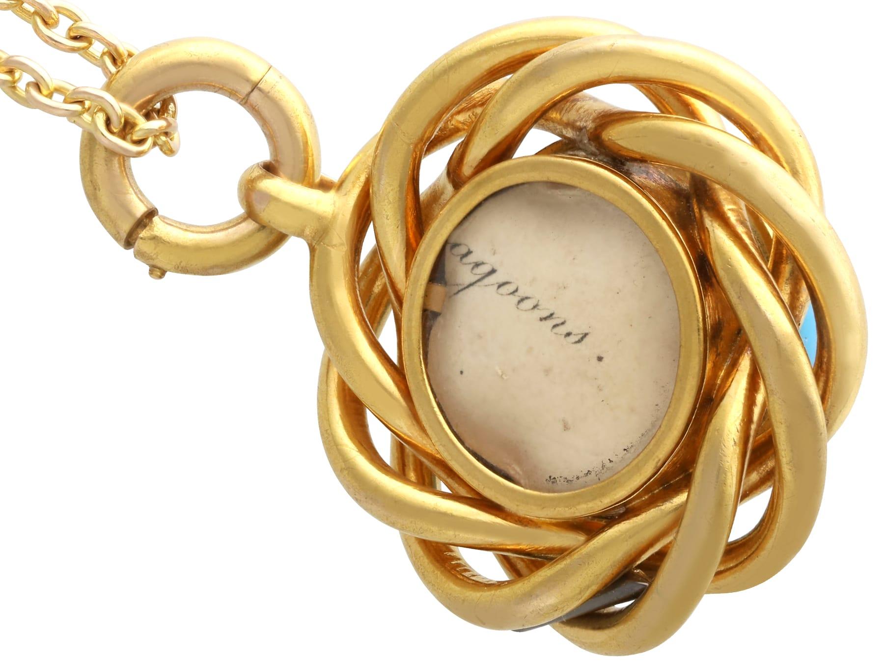 Pendentif en or jaune 18k de 16,68 carats de turquoise et 0,47 carat de diamant Circa 1880 en vente 1
