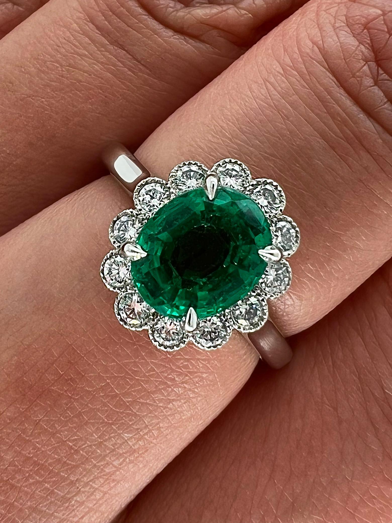 Oval Cut 1.66 Total Carat Green Emerald and Diamond Ladies Ring, GIA For Sale