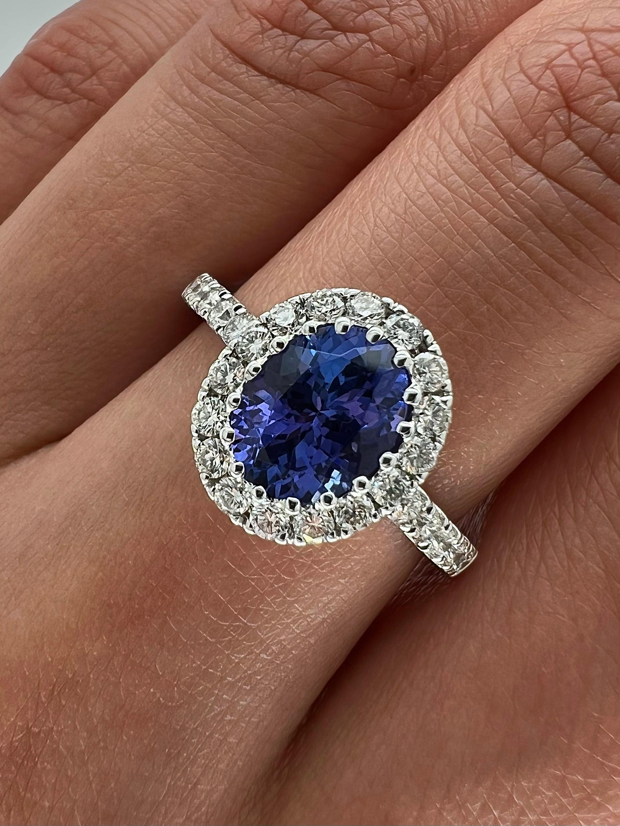 2.21 Total Carat Tanzanite Diamond Ladies Ring In New Condition For Sale In New York, NY