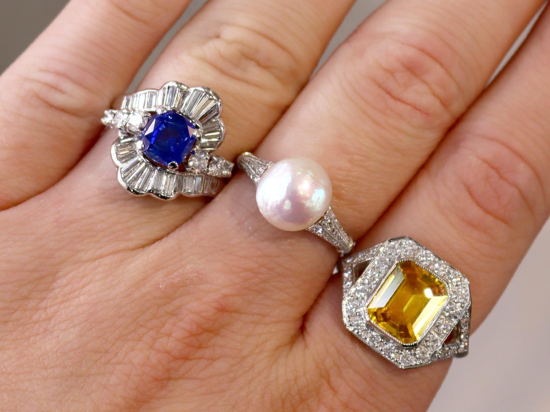 1.66Ct Ceylon Sapphire and 1.95Ct Diamond, Platinum Dress Ring Circa 1935 In Excellent Condition For Sale In Jesmond, Newcastle Upon Tyne