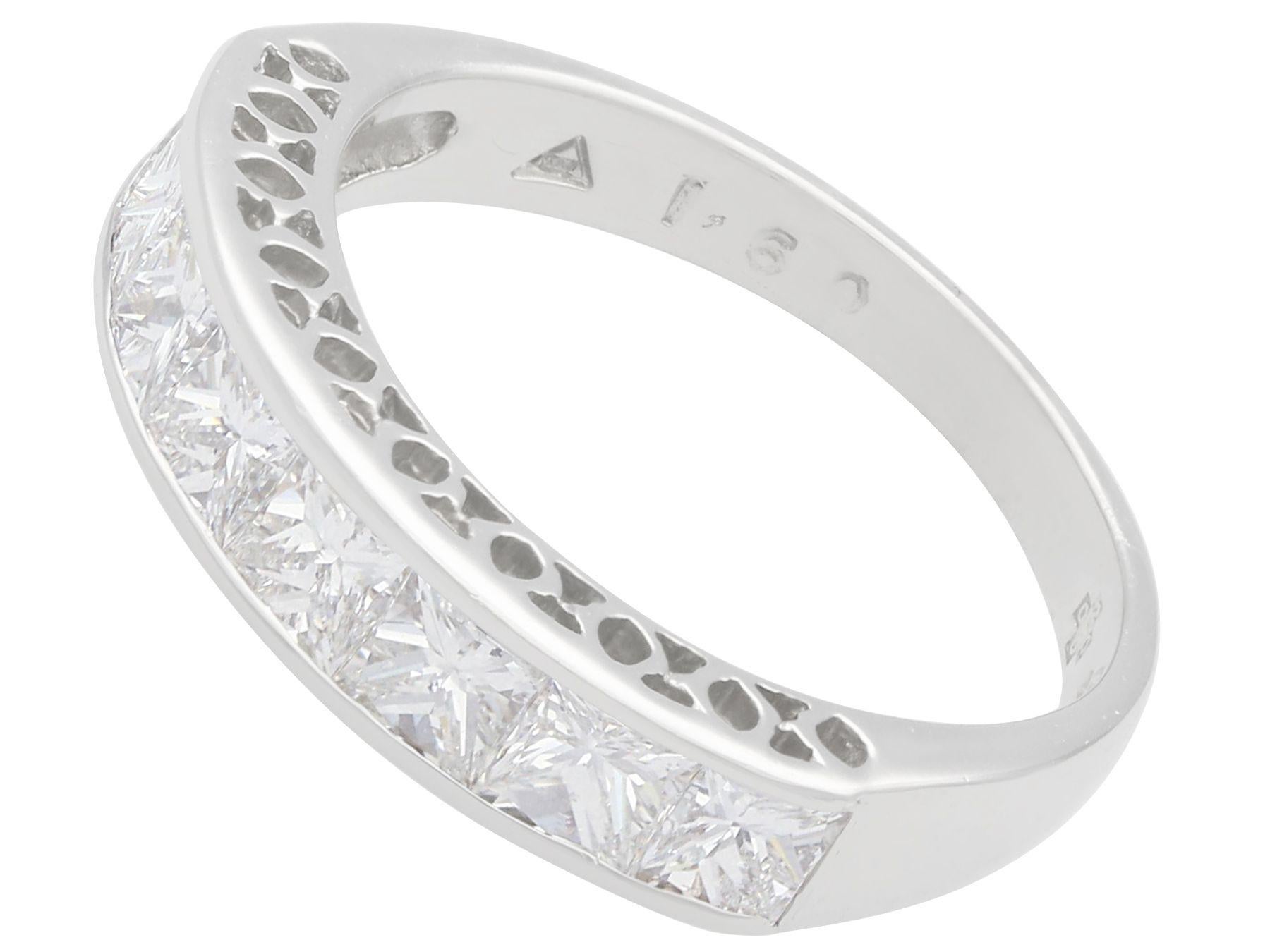 Halb-Eternity-Ring mit 1,66 Karat Diamanten (Carréschliff) im Angebot