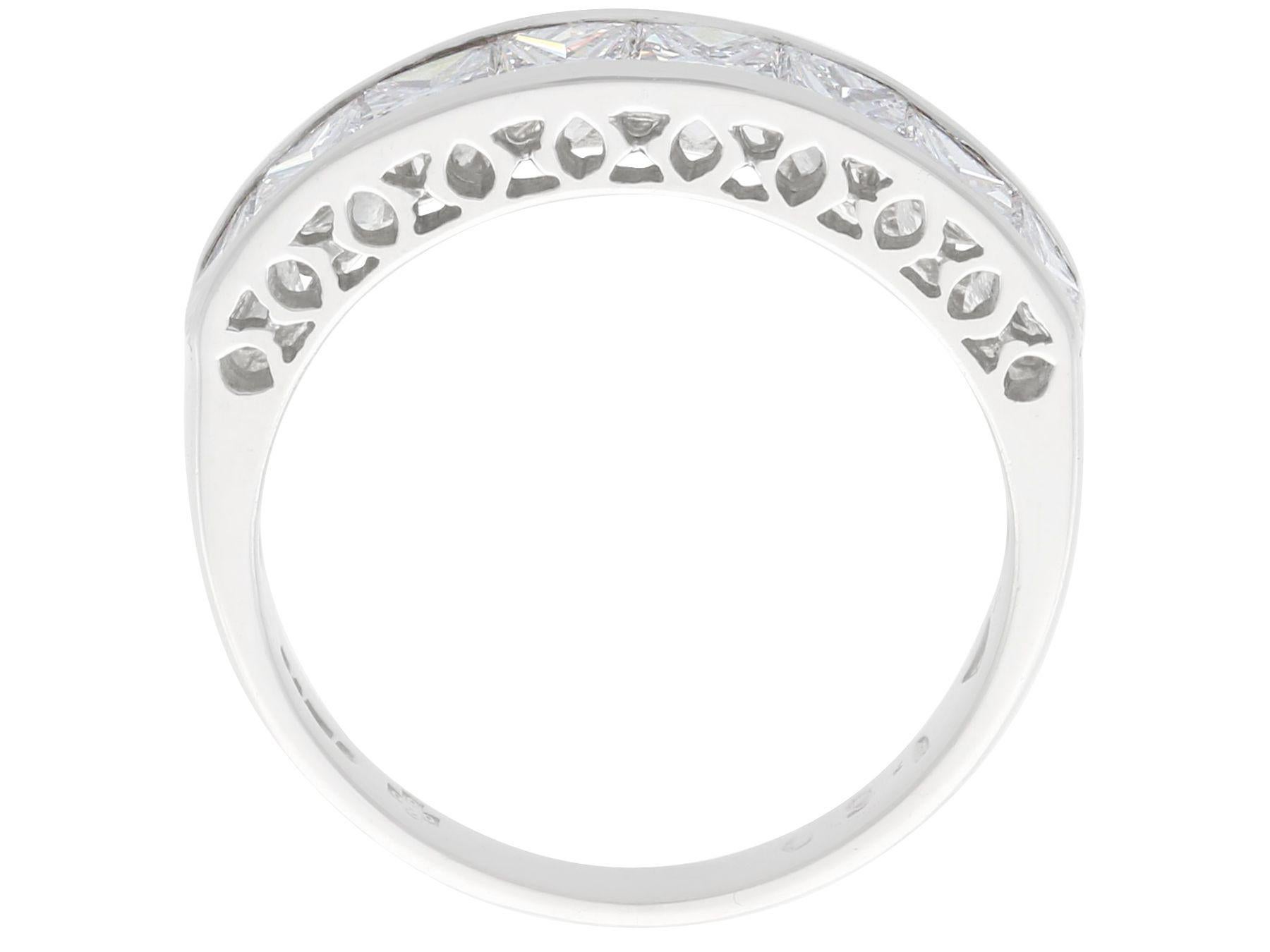 Halb-Eternity-Ring mit 1,66 Karat Diamanten für Damen oder Herren im Angebot