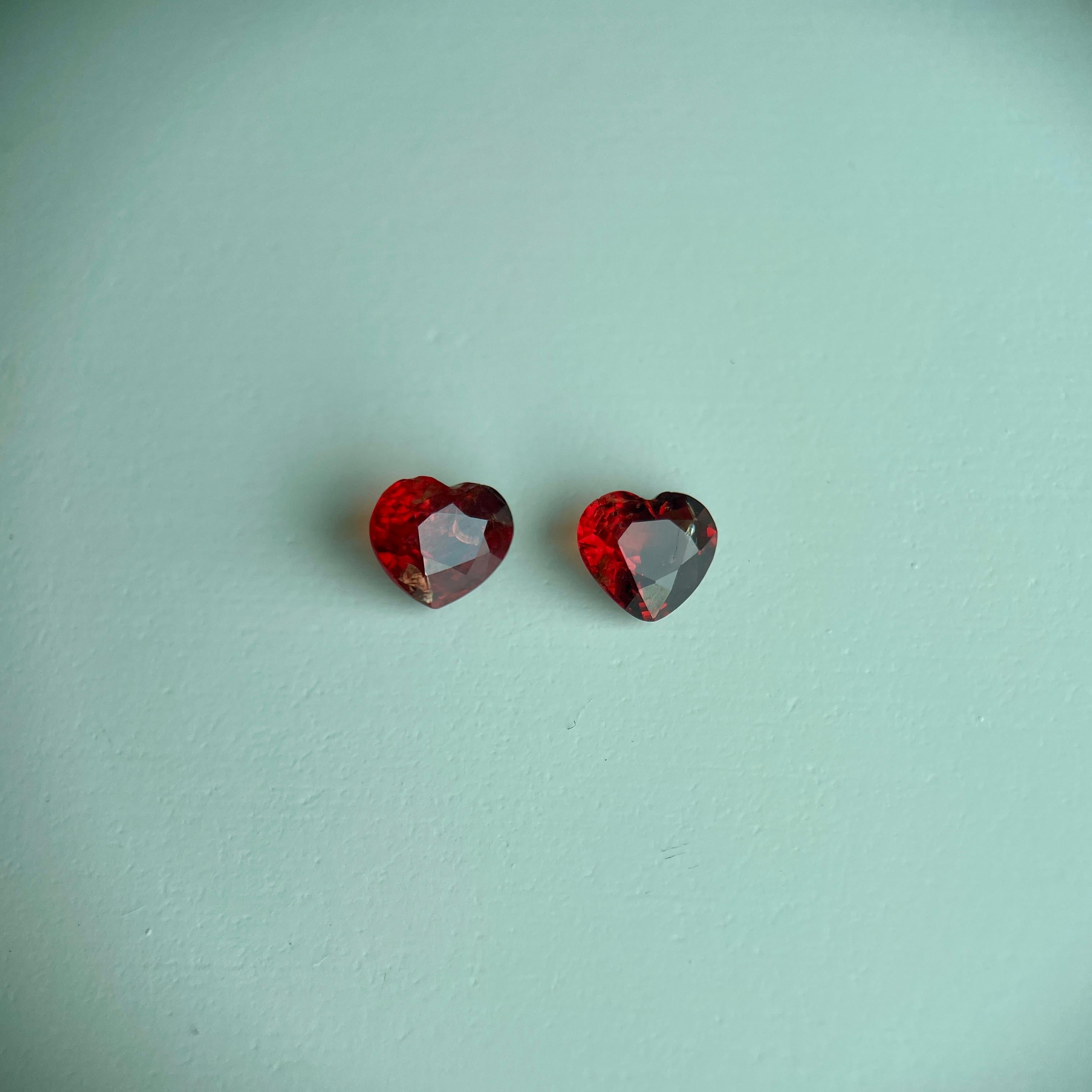 Kindly note that the stated price for this item is fixed and non-negotiable. We appreciate your understanding and respect for our pricing decision.

Notably, this gemstone retains its natural state. It is sourced in its purest form, with absolutely
