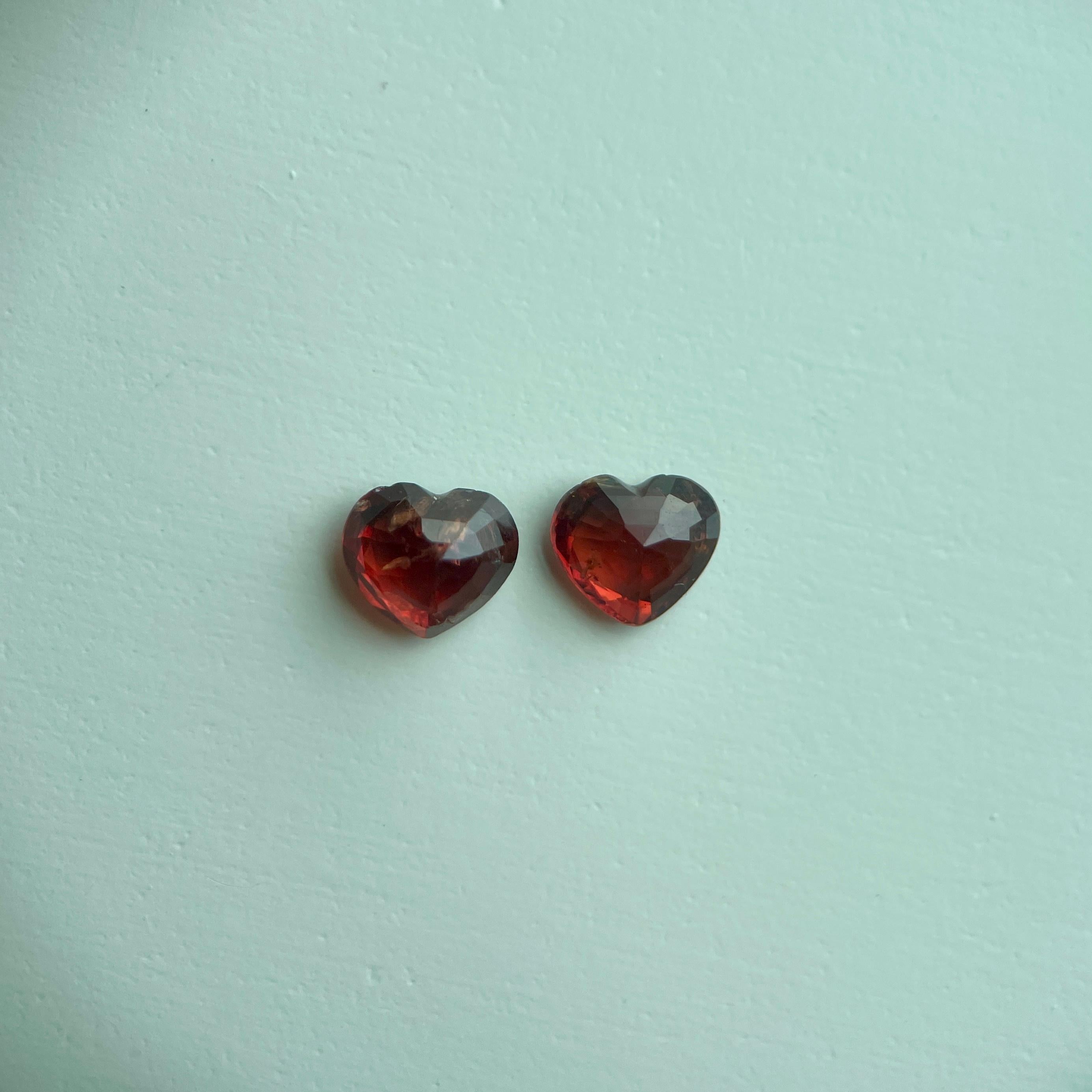 1.66ct Heart Shaped Red Spinel Pair (6.1x5.4x3.6/5.9x5.4x3.3)mm Corte de corazón en venta