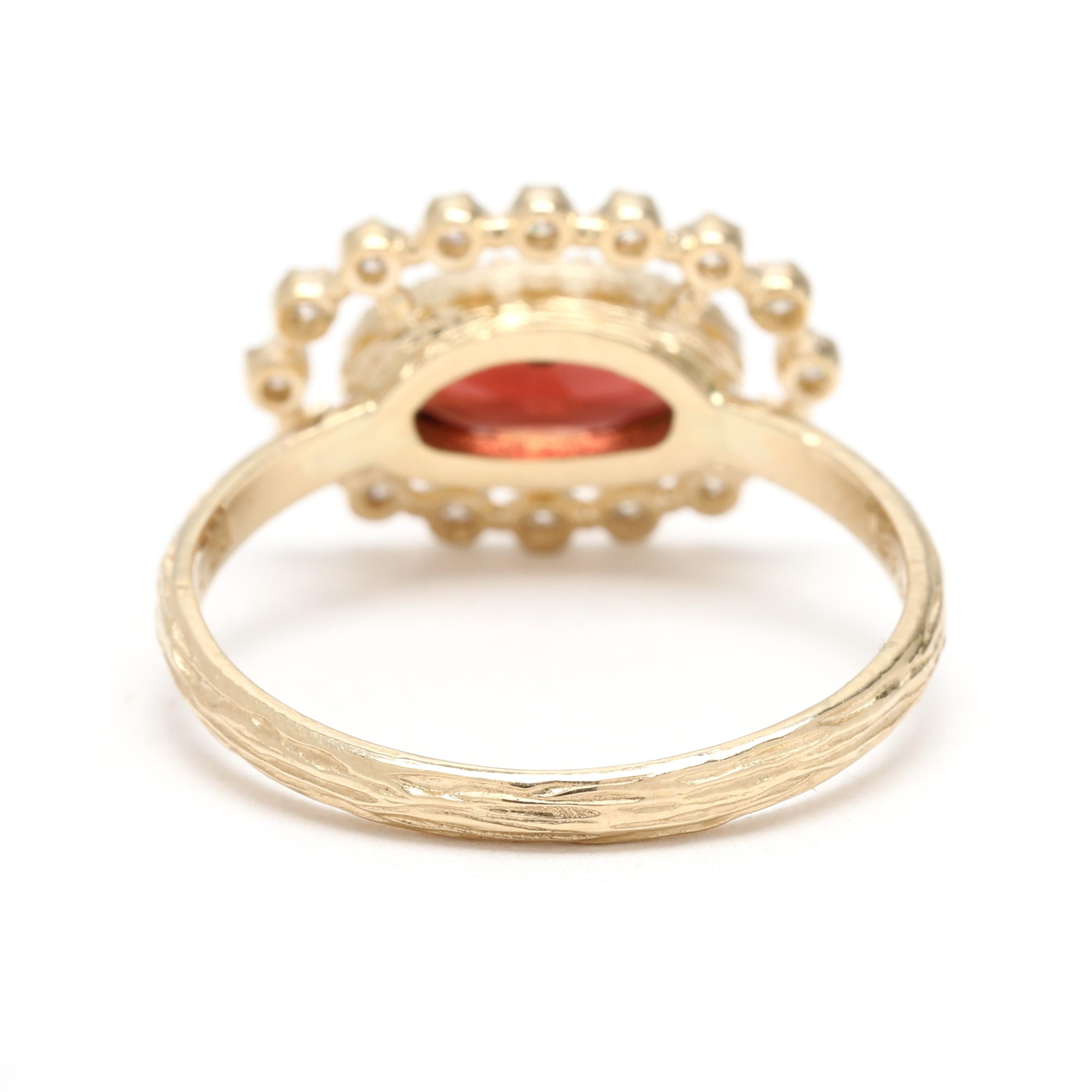 Taille ovale 1.66ctw Diamond and Garnet Statement Ring, 14k Yellow Gold, Taille 8 en vente