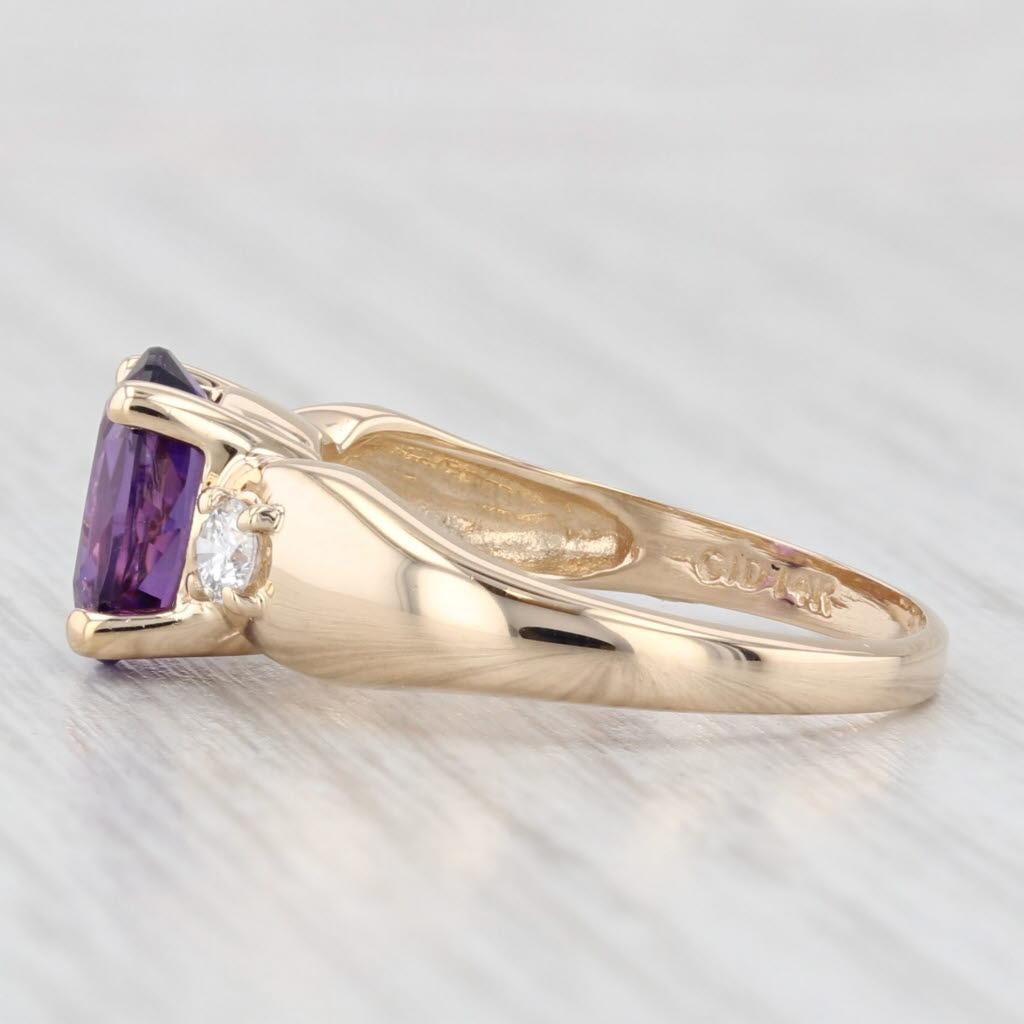 Informations sur les pierres précieuses :
- Améthyste naturelle -
Carats - 1.50ct 
Taille - Brilliante ovale
Couleur - violet

- Diamants naturels -
Total des carats - 0.16ctw
Taille - Brilliante ronde
Couleur - F - G
Clarté - SI2 

Métal : Or jaune