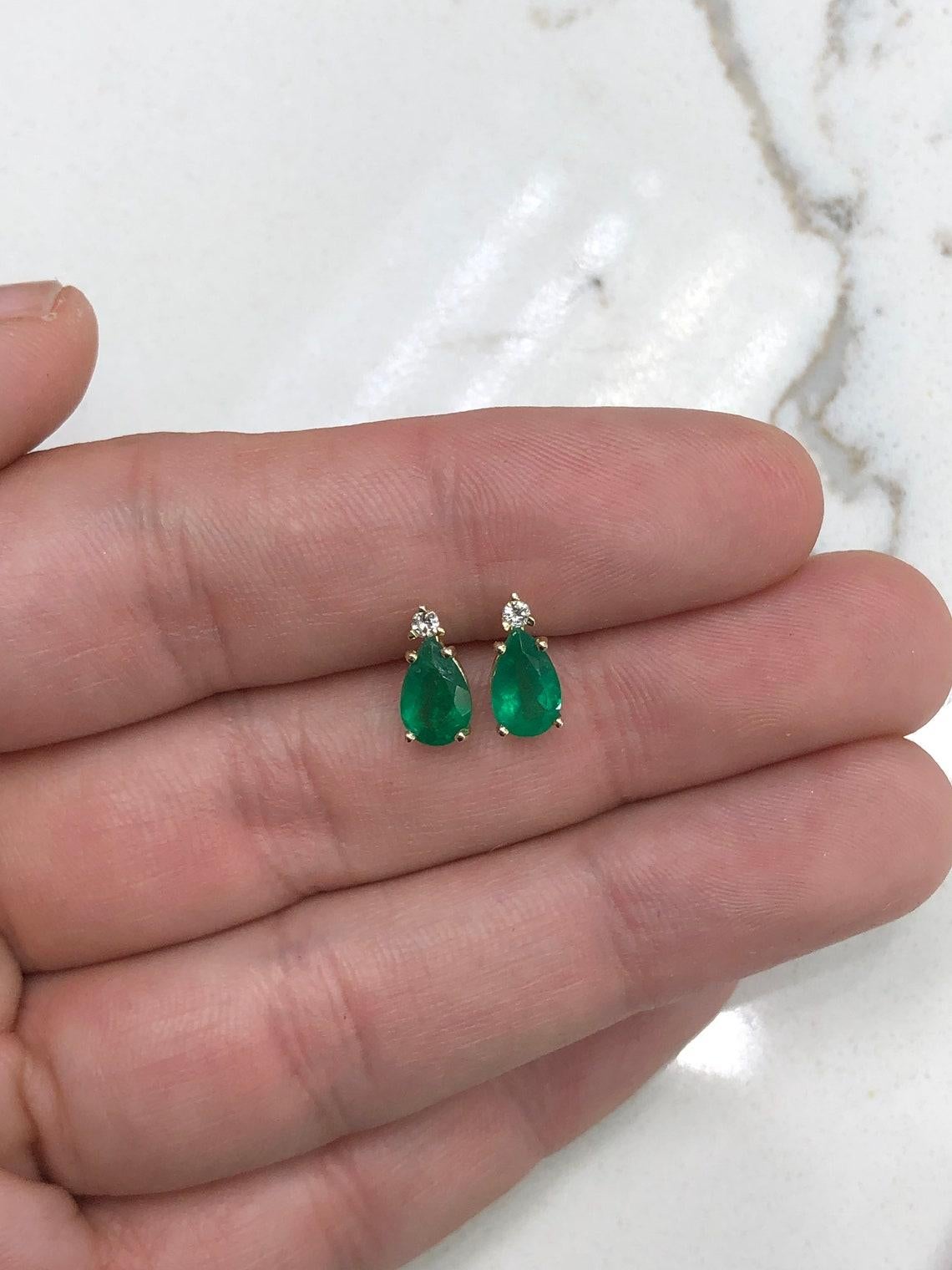 Taille poire 1.66tcw Teardrop Emerald & Diamond Stud Earrings 14K Gold Pear Cut en vente