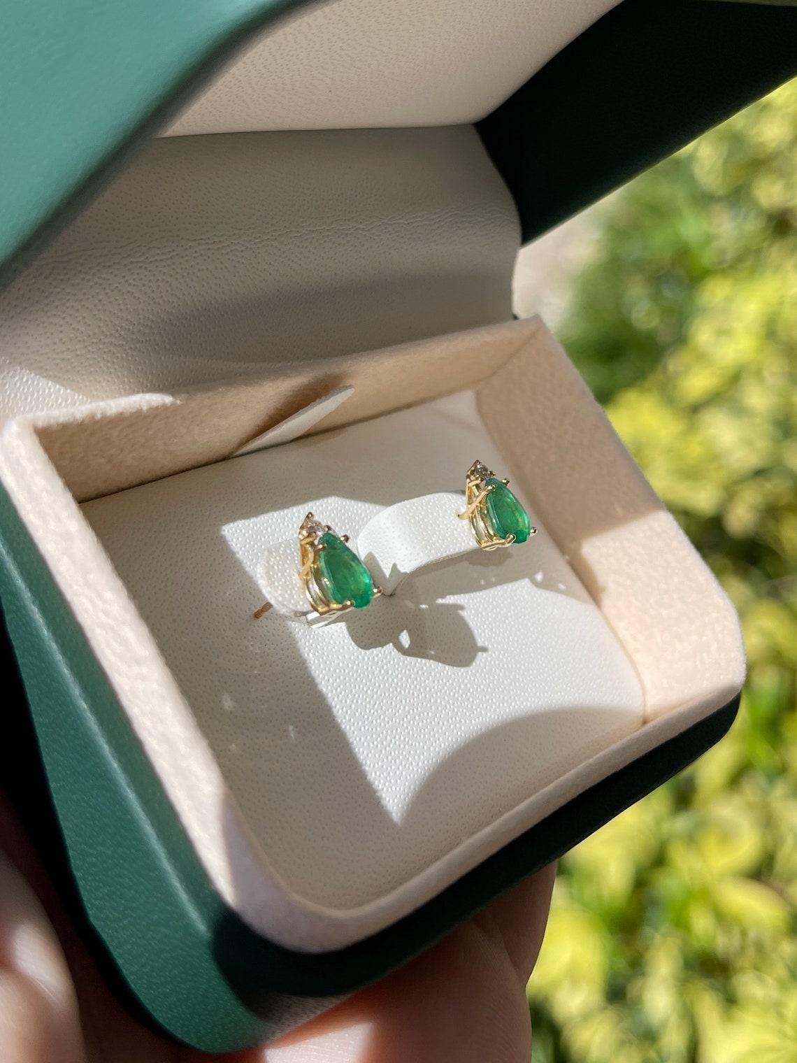 1.66tcw Teardrop Emerald & Diamond Stud Earrings 14K Gold Pear Cut en vente 2