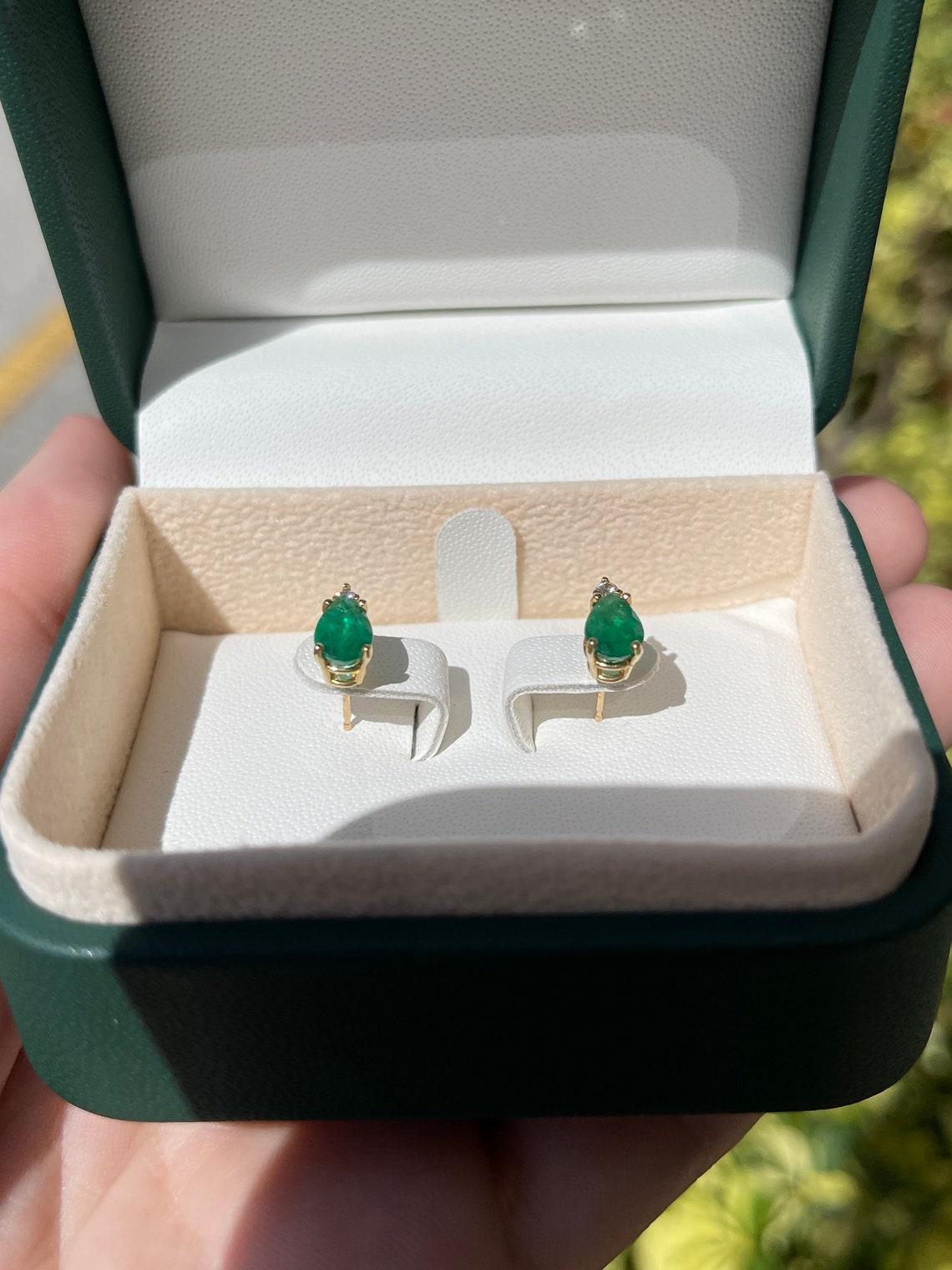 1.66tcw Teardrop Emerald & Diamond Stud Earrings 14K Gold Pear Cut en vente 3