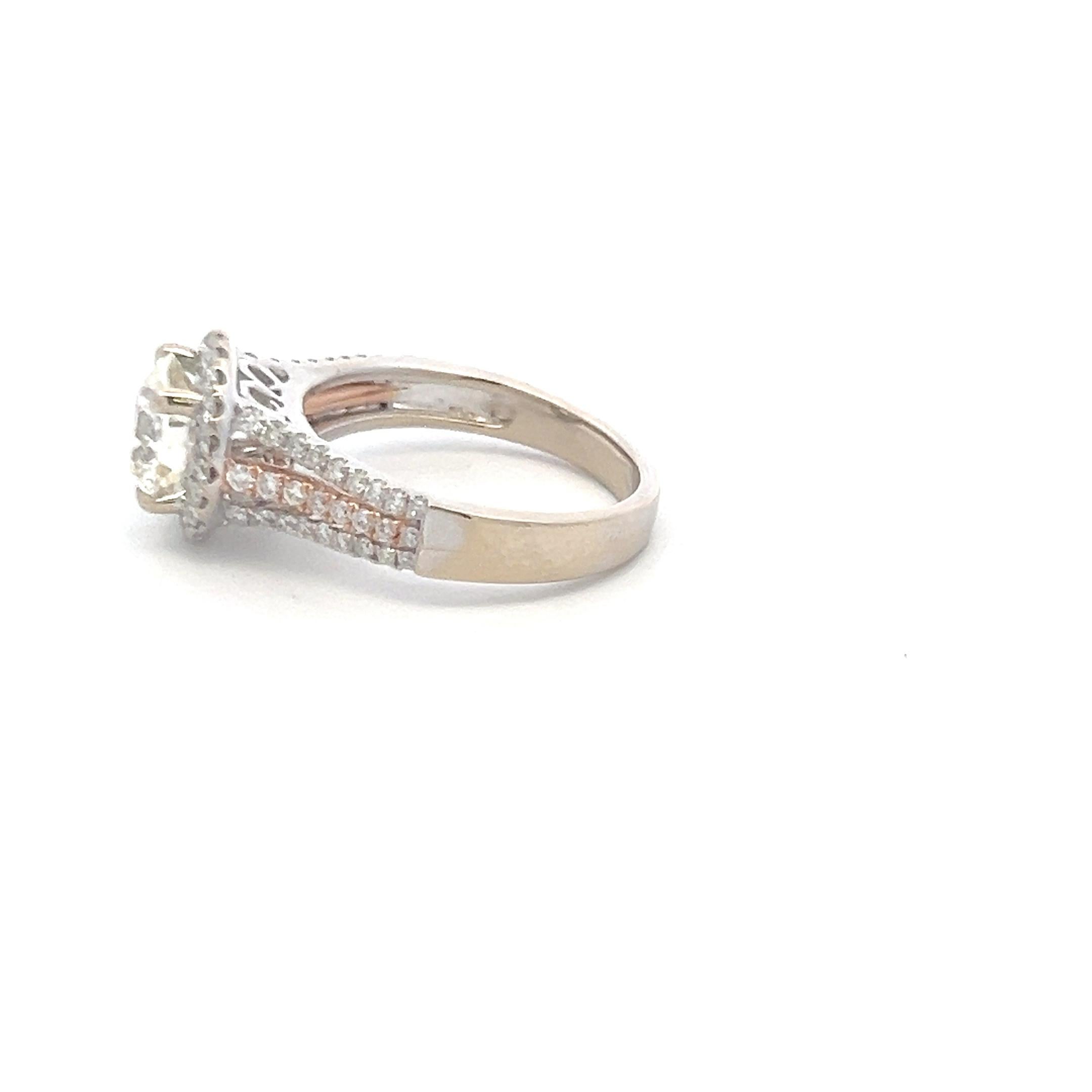 Anello di fidanzamento in oro bianco 18 carati con diamante circolare a brillante e rotondo da 1,67 carati In condizioni buone in vendita a New York, NY