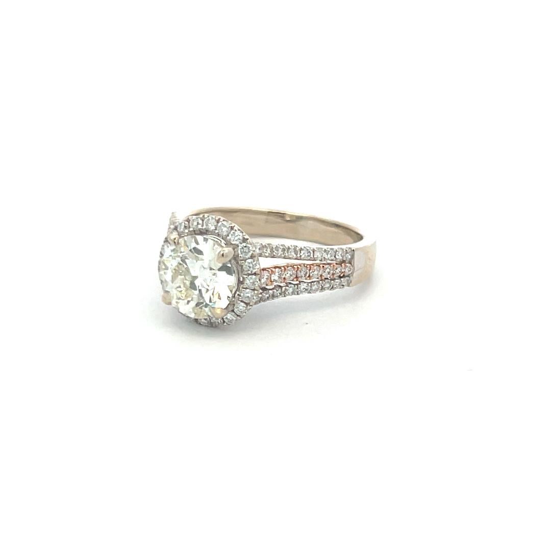 Anello di fidanzamento in oro bianco 18 carati con diamante circolare a brillante e rotondo da 1,67 carati in vendita 2
