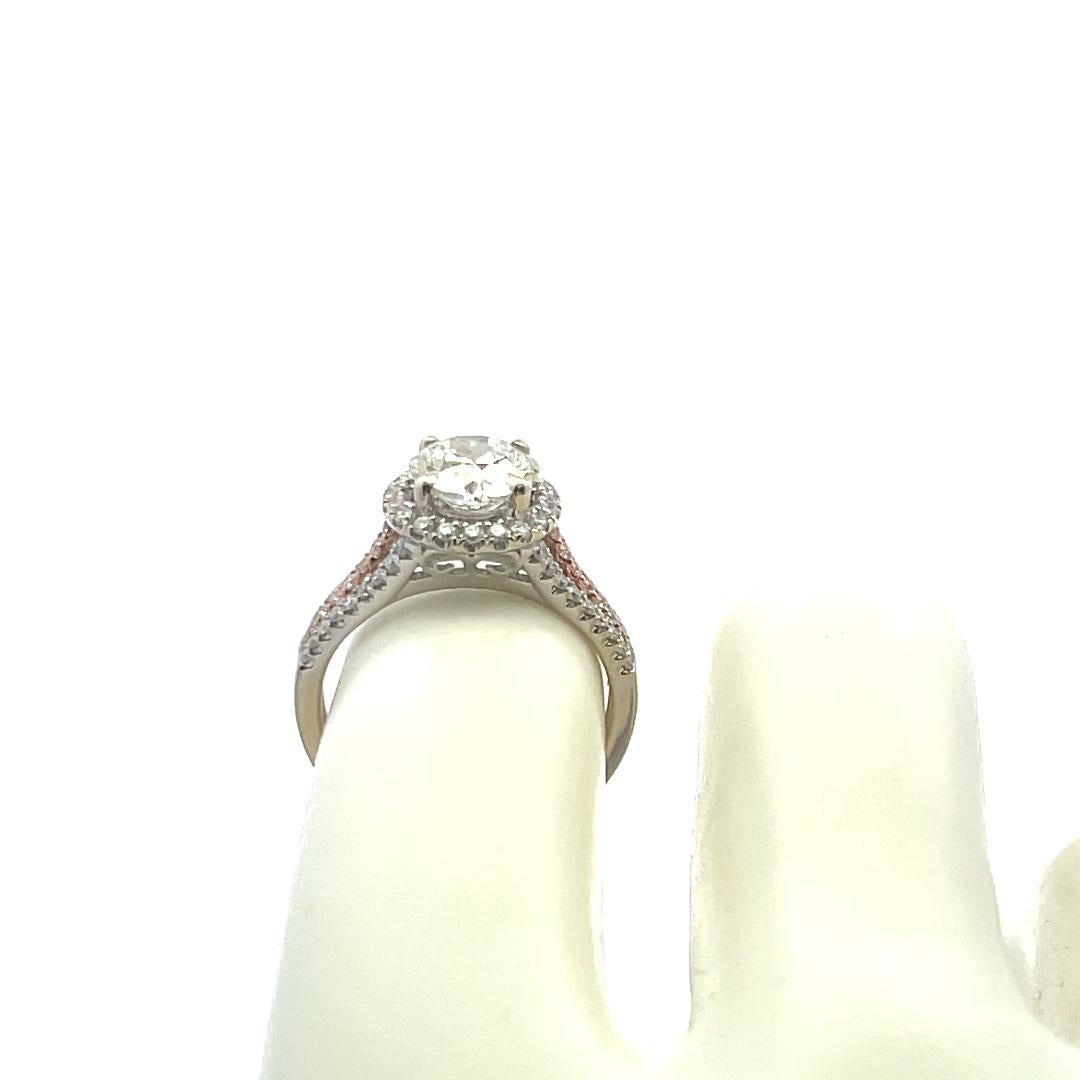 Anello di fidanzamento in oro bianco 18 carati con diamante circolare a brillante e rotondo da 1,67 carati in vendita 3