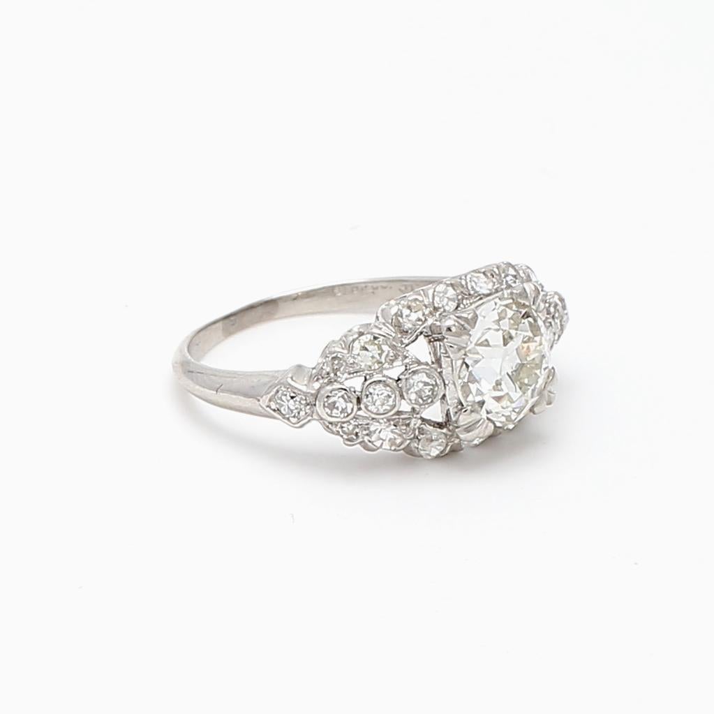 1.67 Carat Circular Brilliant Cut and Round Diamond Platinum Engagement Ring In Good Condition For Sale In New York, NY