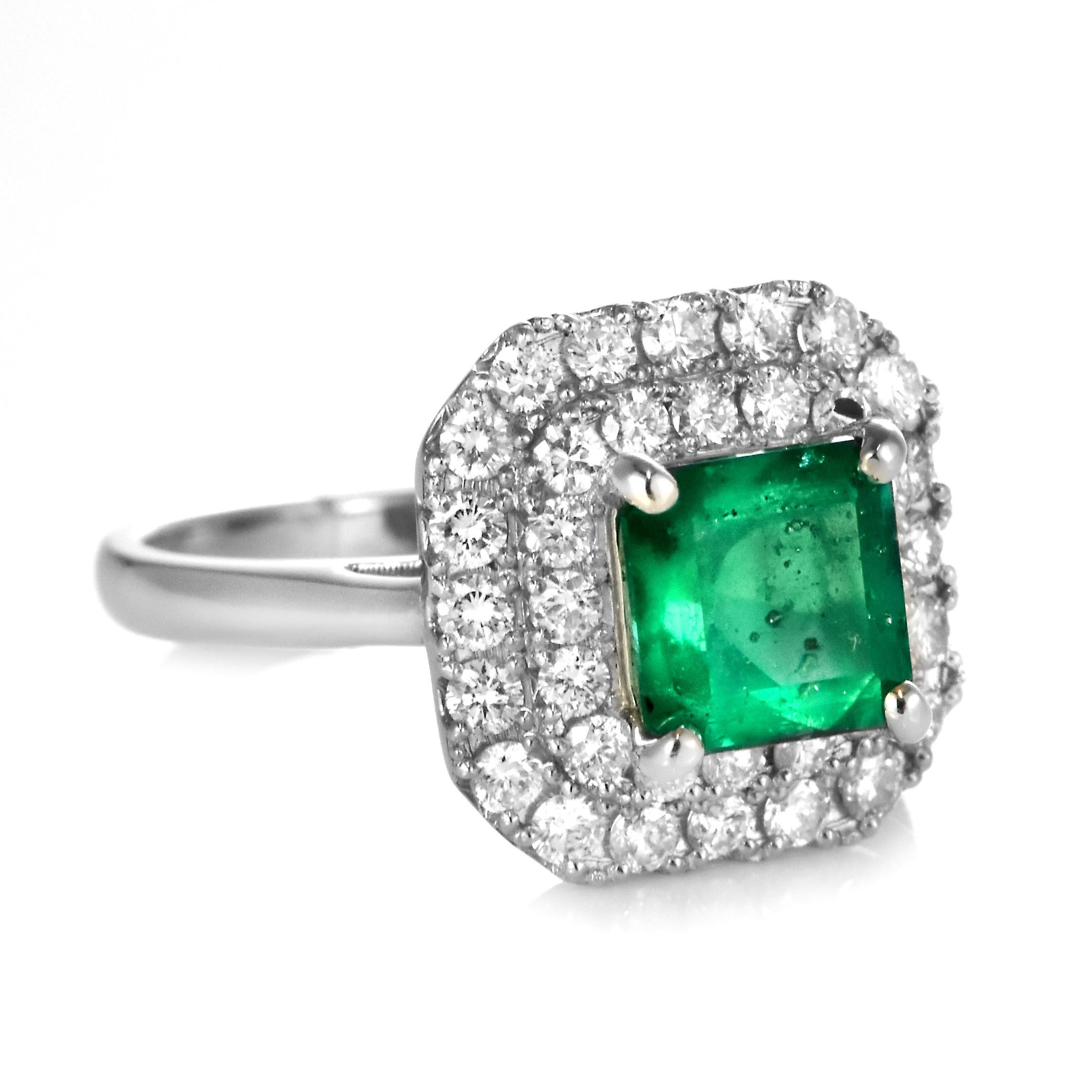 1.67 Carat Colombian, Muzo-Green Emerald and Diamond Ring Made in Platinum In New Condition For Sale In Tokyo, JP