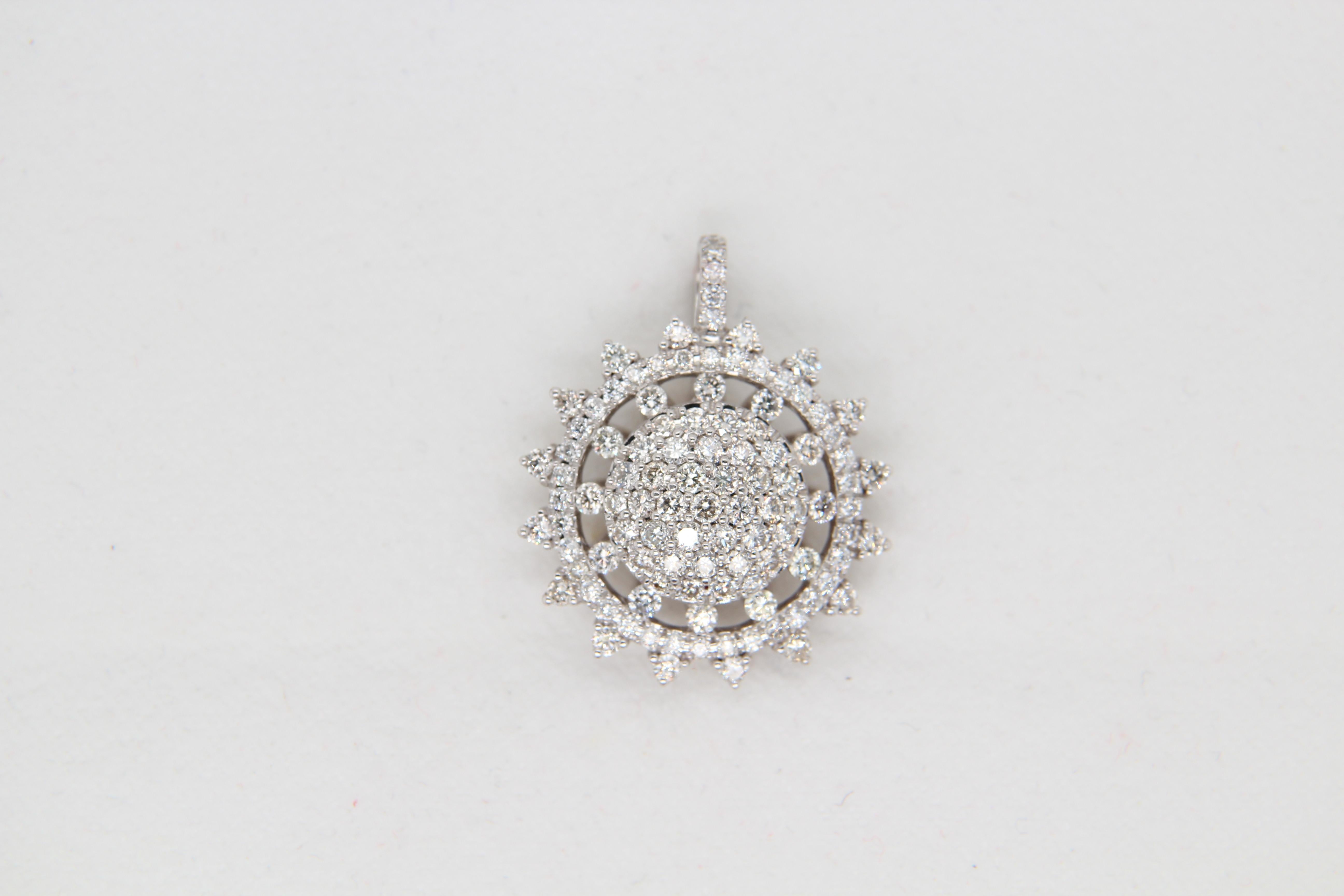 Round Cut 1.67 Carat Diamond Pendant in 18 Karat Gold For Sale