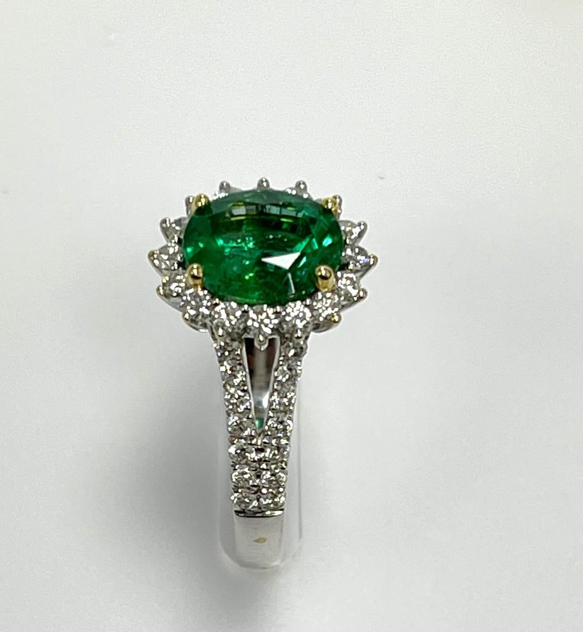 Oval Cut 1.67 Carat Emerald Diamond Cocktail Ring For Sale