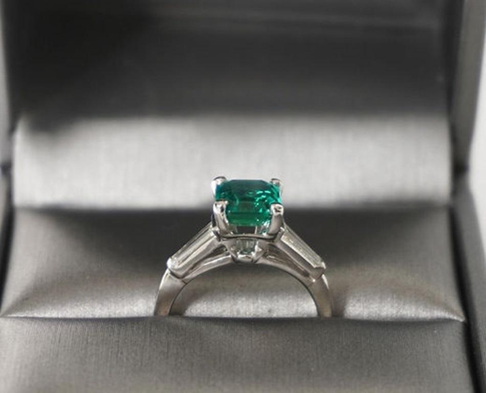 1.67 Carat Emerald EC Three Stone Ring For Sale 1