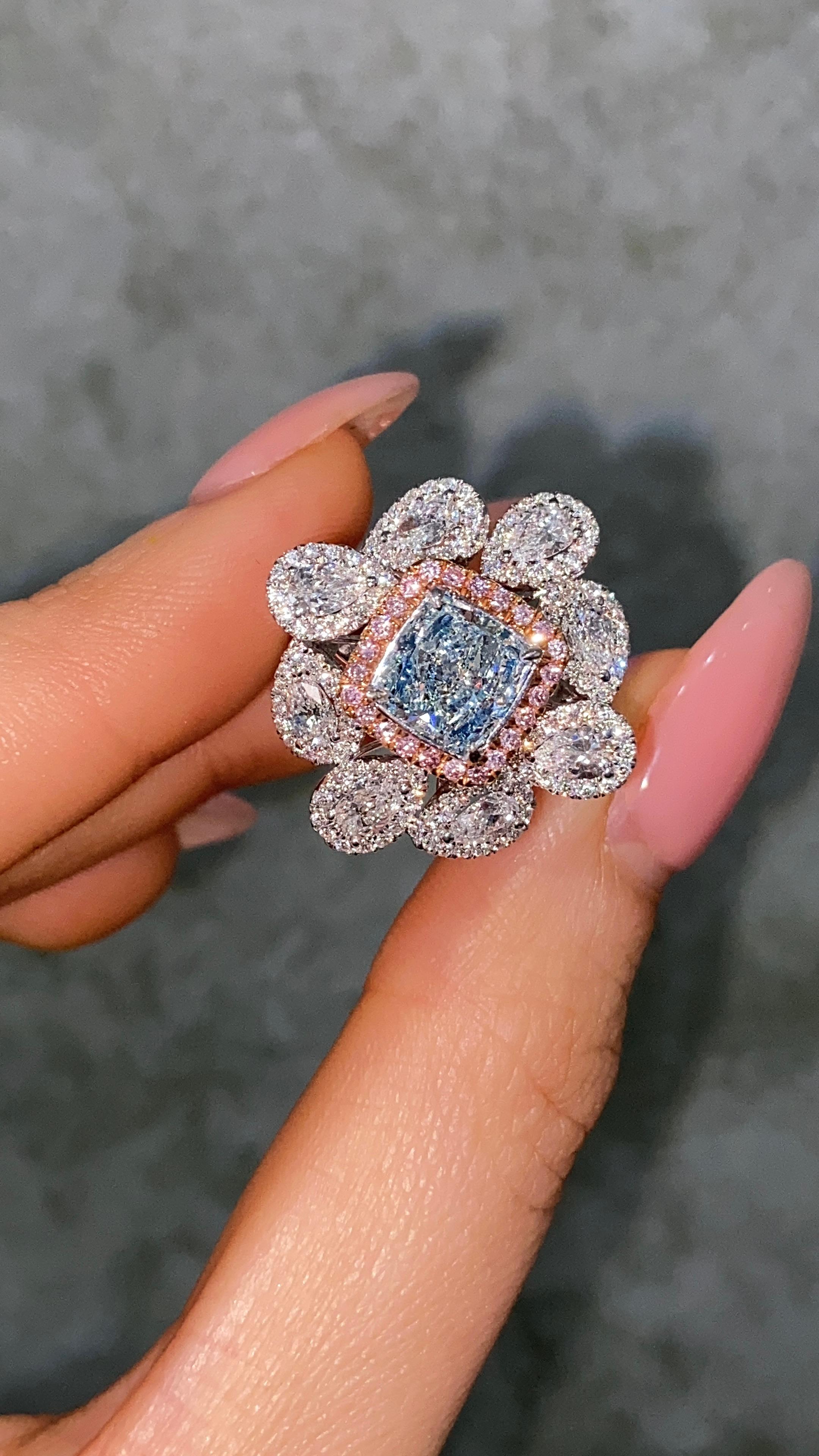 1,67 Karat GIA Blaugrüner Cushion-Diamant-Cocktailring - Rare Colors Jewelry (Kissenschliff) im Angebot