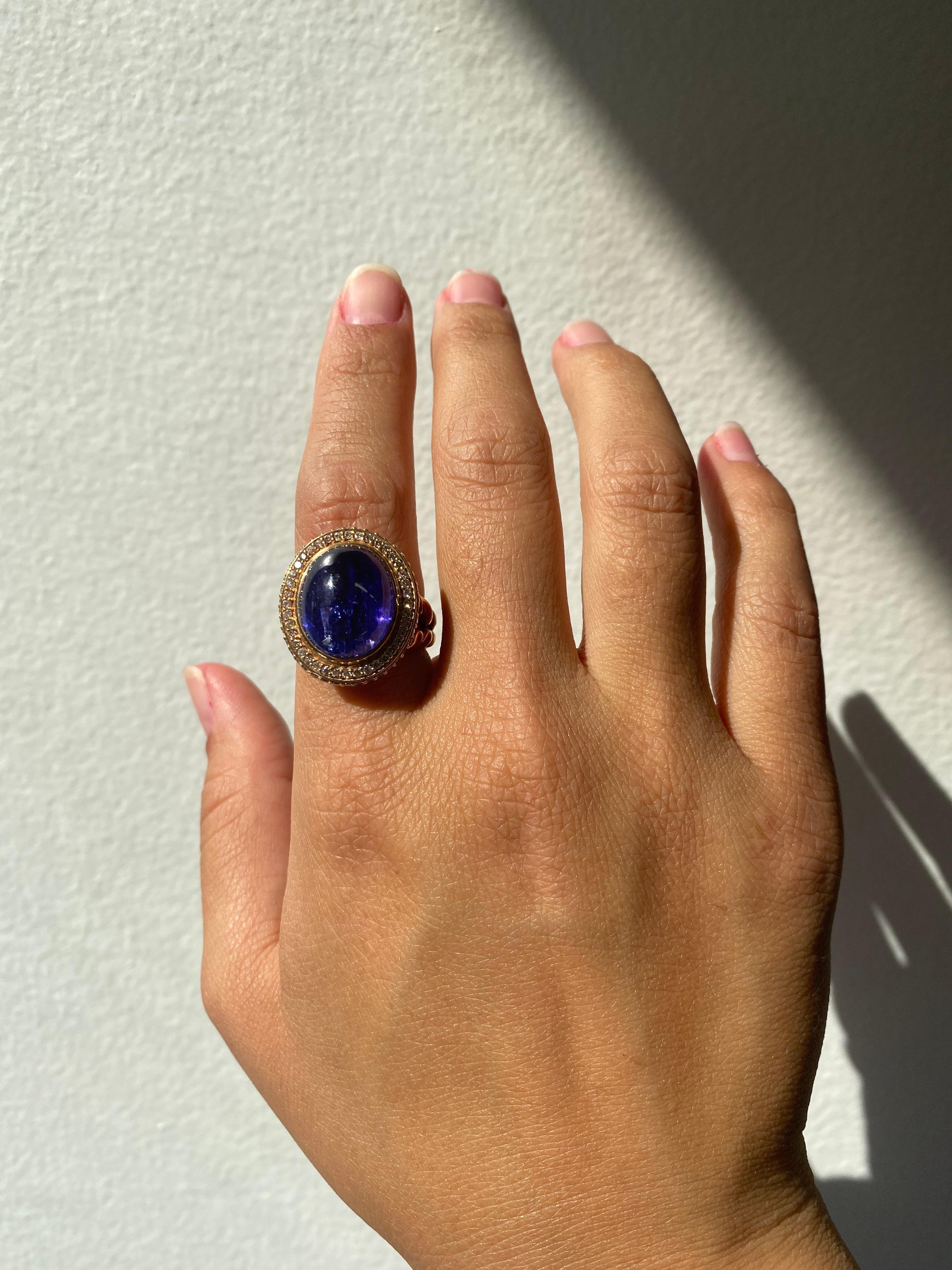 16.7 Carat Large Tanzanite Cabochon Ring in 18 Karat Rose Gold and Diamonds In Excellent Condition For Sale In Los Angeles, CA