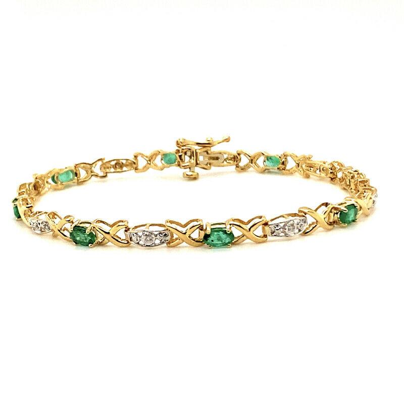 Contemporary 1.67 Carat Natural Diamond and Emerald Bracelet G-H SI 14 Karat Yellow Gold For Sale