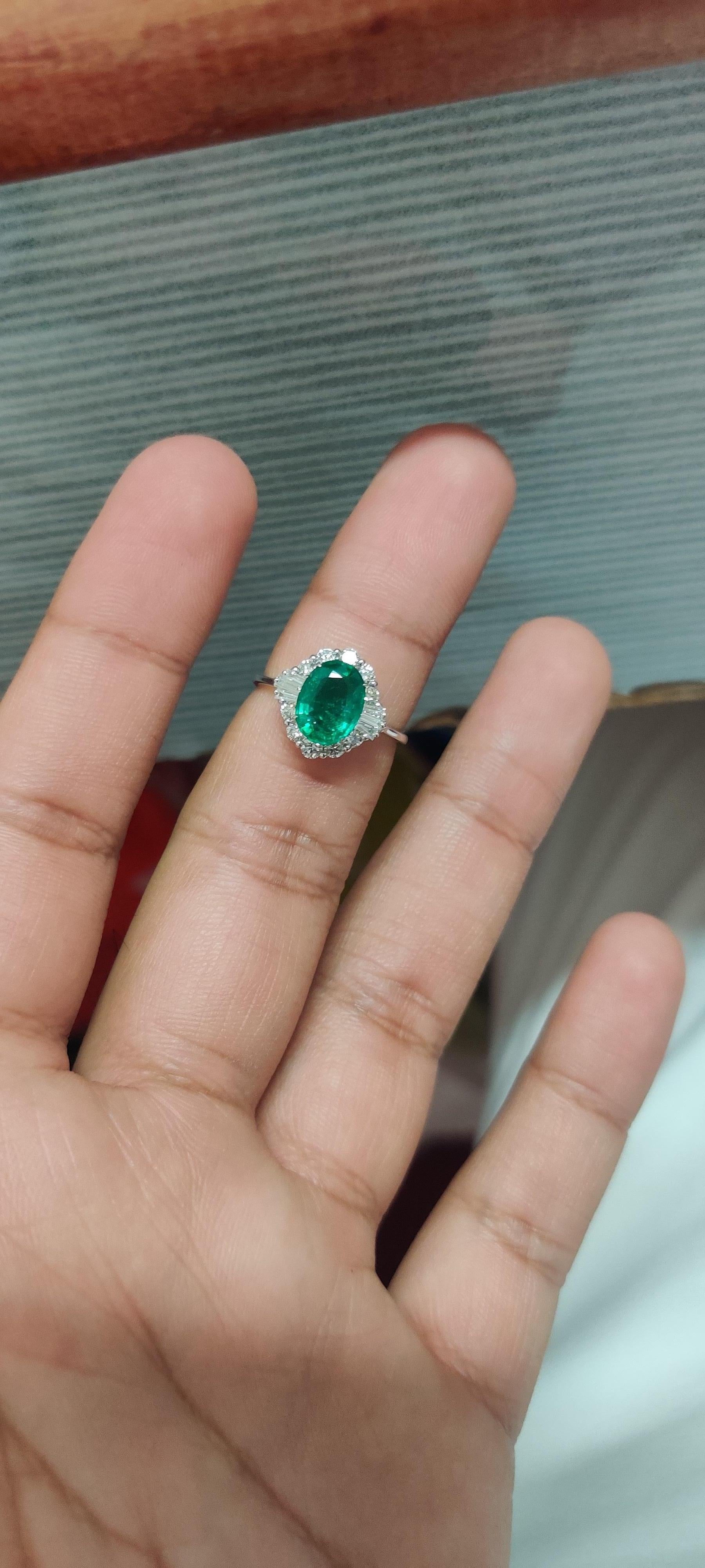 Taille ovale Bague en diamant émeraude zambienne naturelle de 1,67 carat en vente