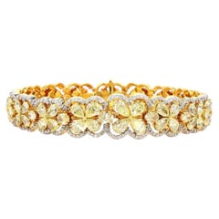 1.67 Carat Round Brilliant Cut White Diamond Yellow Diamond Gold Bracelet