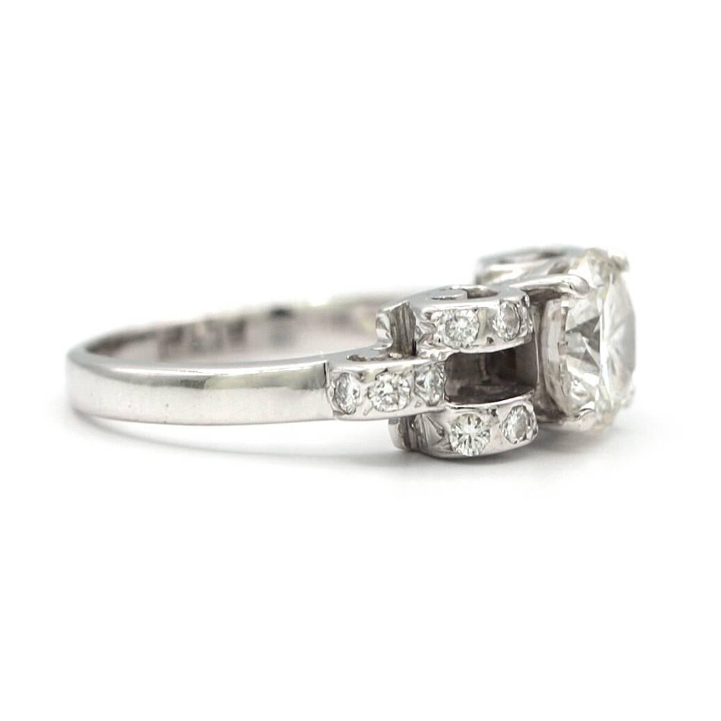 Round Cut 1.67 Carat Round Diamond Ring Set in Platinum For Sale