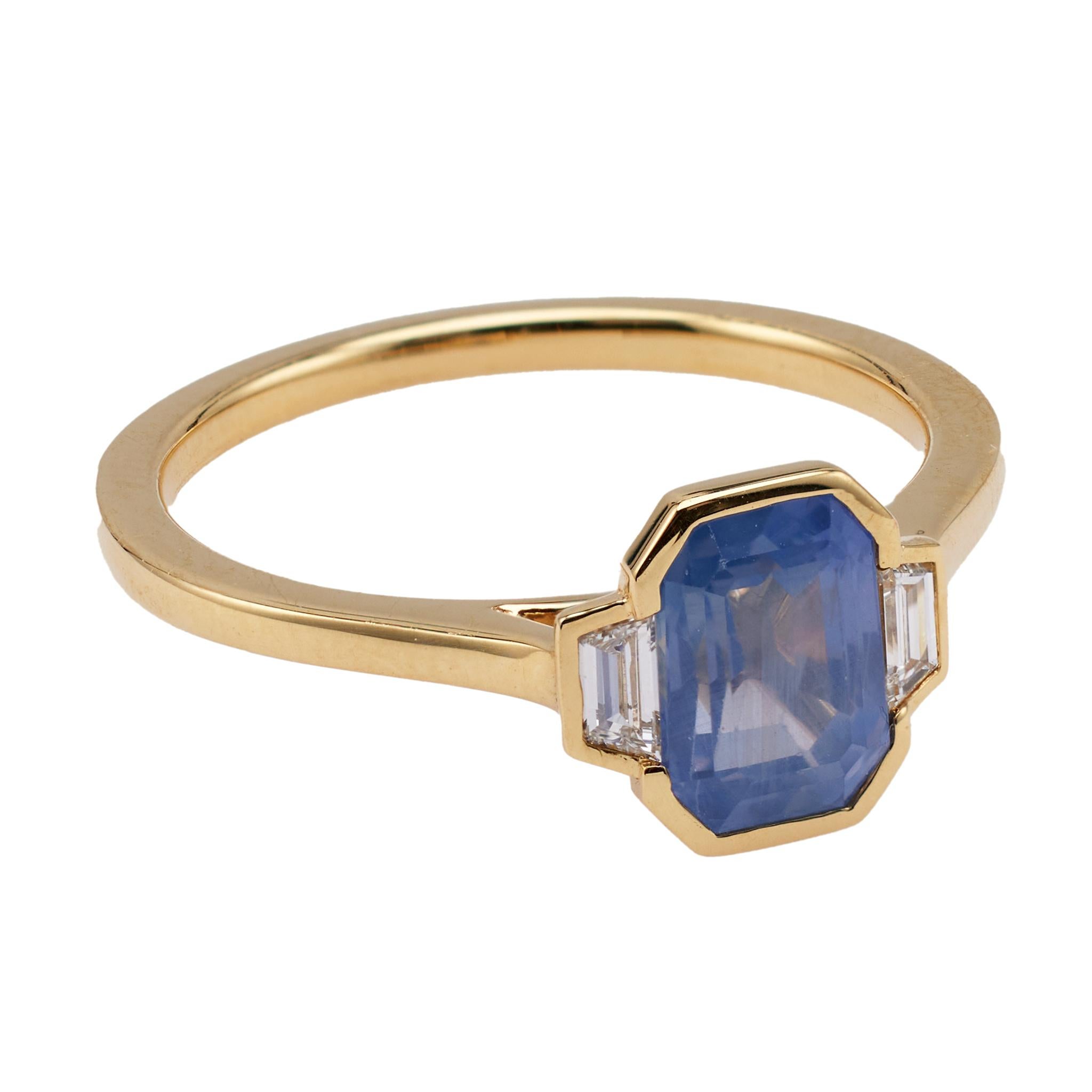Women's or Men's 1.67 Carat Sapphire and Diamond 18k Yellow Gold Three Stone Ring For Sale
