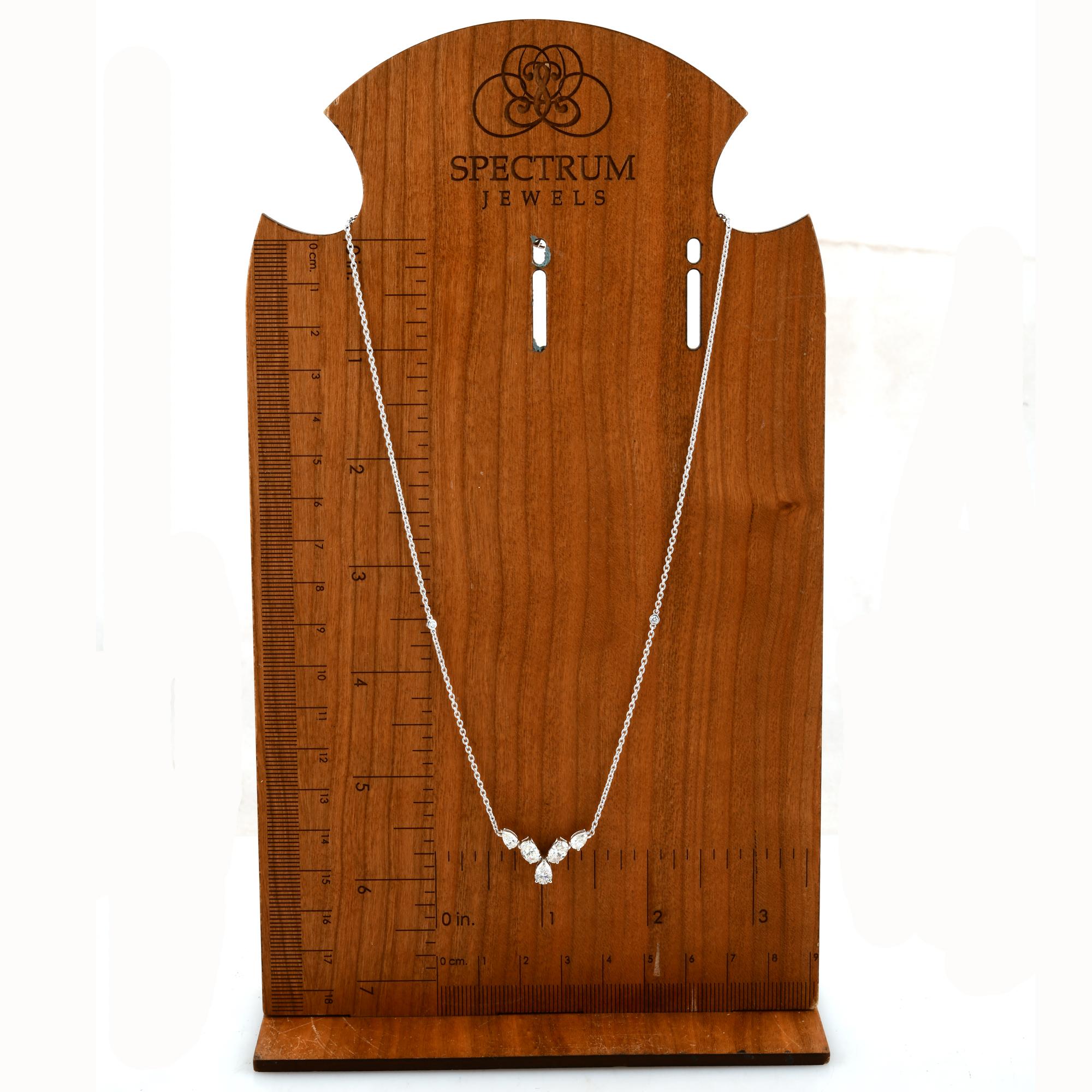 Taille ovale 1.67 Carat SI/H Pear Oval Diamond Pendant Necklace 18 Karat White Gold Jewelry en vente