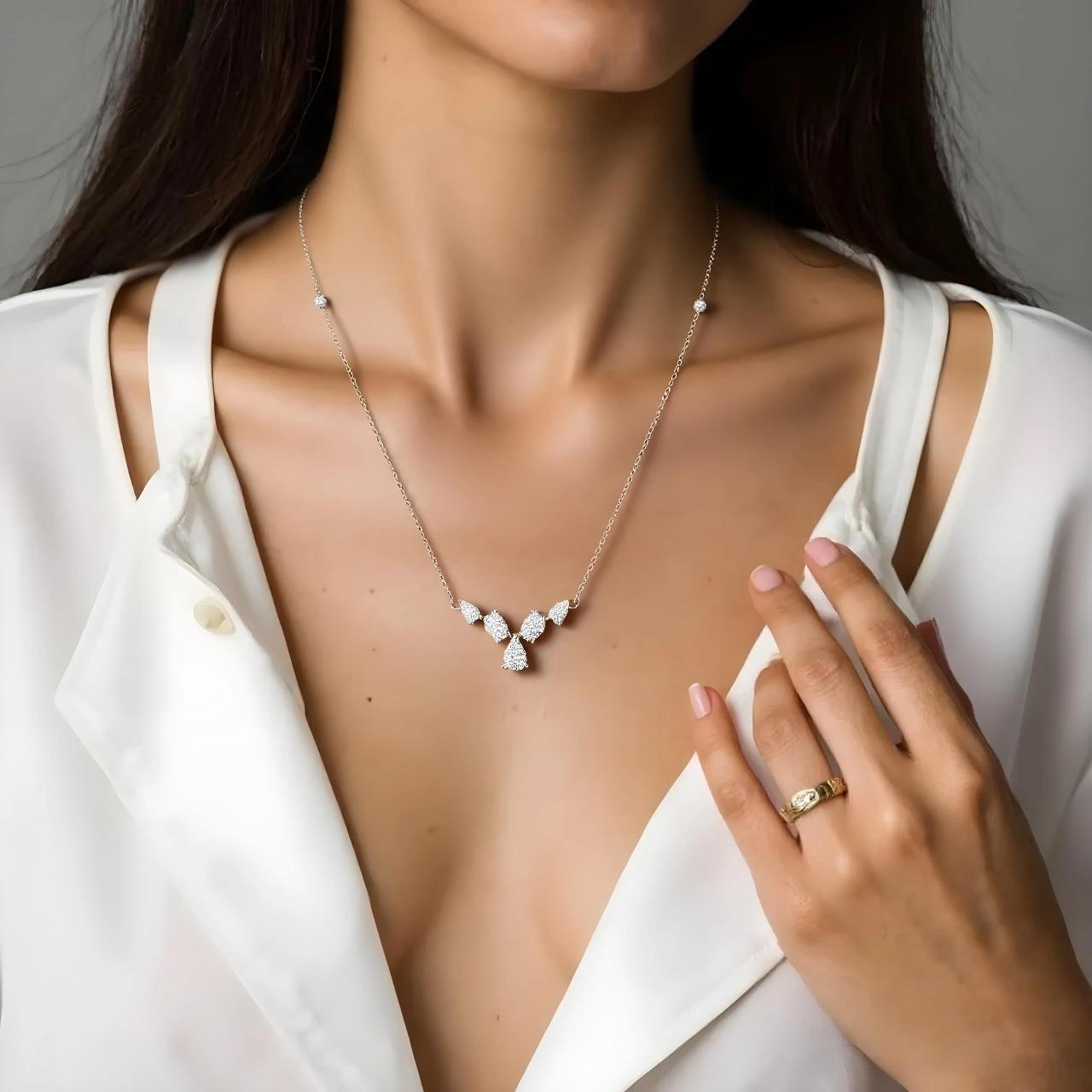 1.67 Carat SI/H Pear Oval Diamond Pendant Necklace 18 Karat White Gold Jewelry Neuf - En vente à Diera, Dubai
