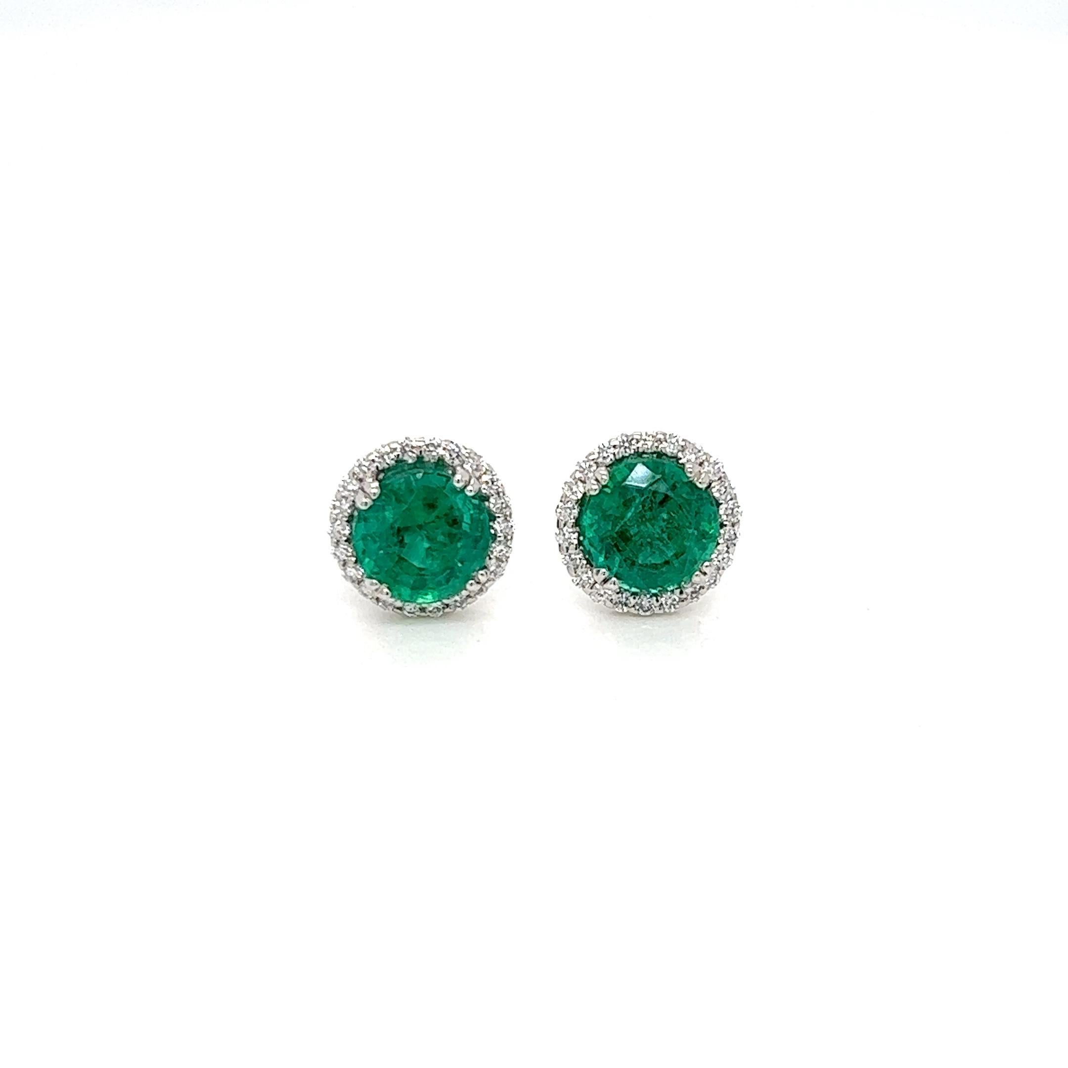1.67 Carats Emerald and Diamond Stud Earrings in 18k White Gold In New Condition For Sale In New York, NY
