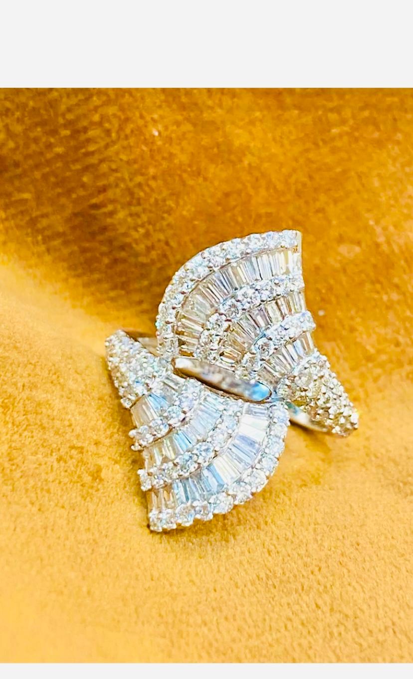 Mixed Cut 1.67 Carats Natural Diamonds Gold Fashion Gold Ring For Sale