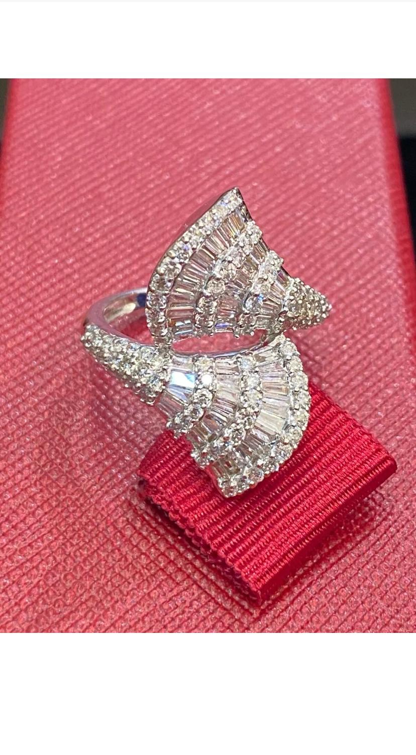 Women's 1.67 Carats Natural Diamonds Gold Fashion Gold Ring For Sale
