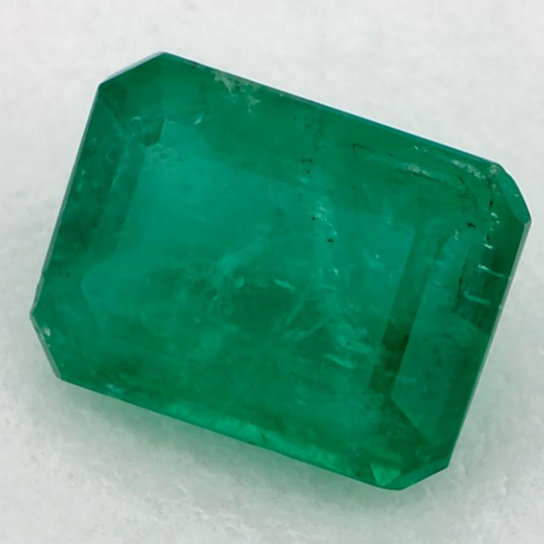 D'un vert éclatant, la pierre de naissance du mois de mai symbolise le renouveau de la croissance printanière. 

Explorez la vibrante collection d'émeraudes, de rubis et de saphirs de notre magasin, disponibles sous forme de pierres précieuses en