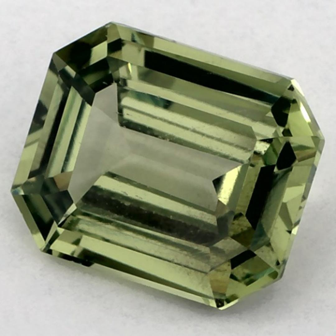 Ottagono 1.67 Ct Green Sapphire Octagon Cut Loose Gemstone in vendita