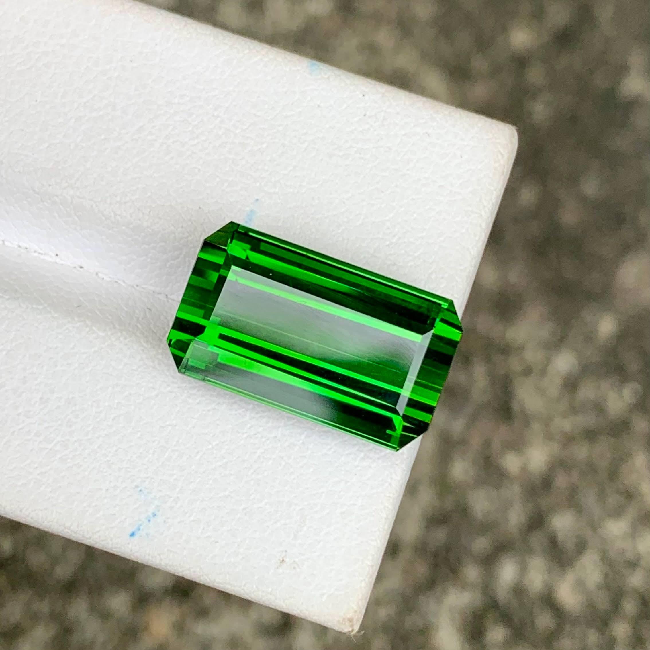 Pierre tourmaline chromée taille émeraude 16,70 carats Neuf - En vente à Bangkok, TH