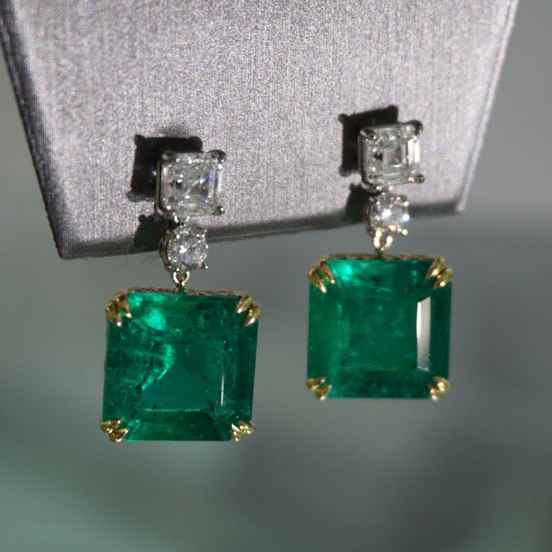 16.72 Carat Emerald Drop Earrings, Platinum, 18k Yellow Gold, Diamonds 3.12 For Sale 2