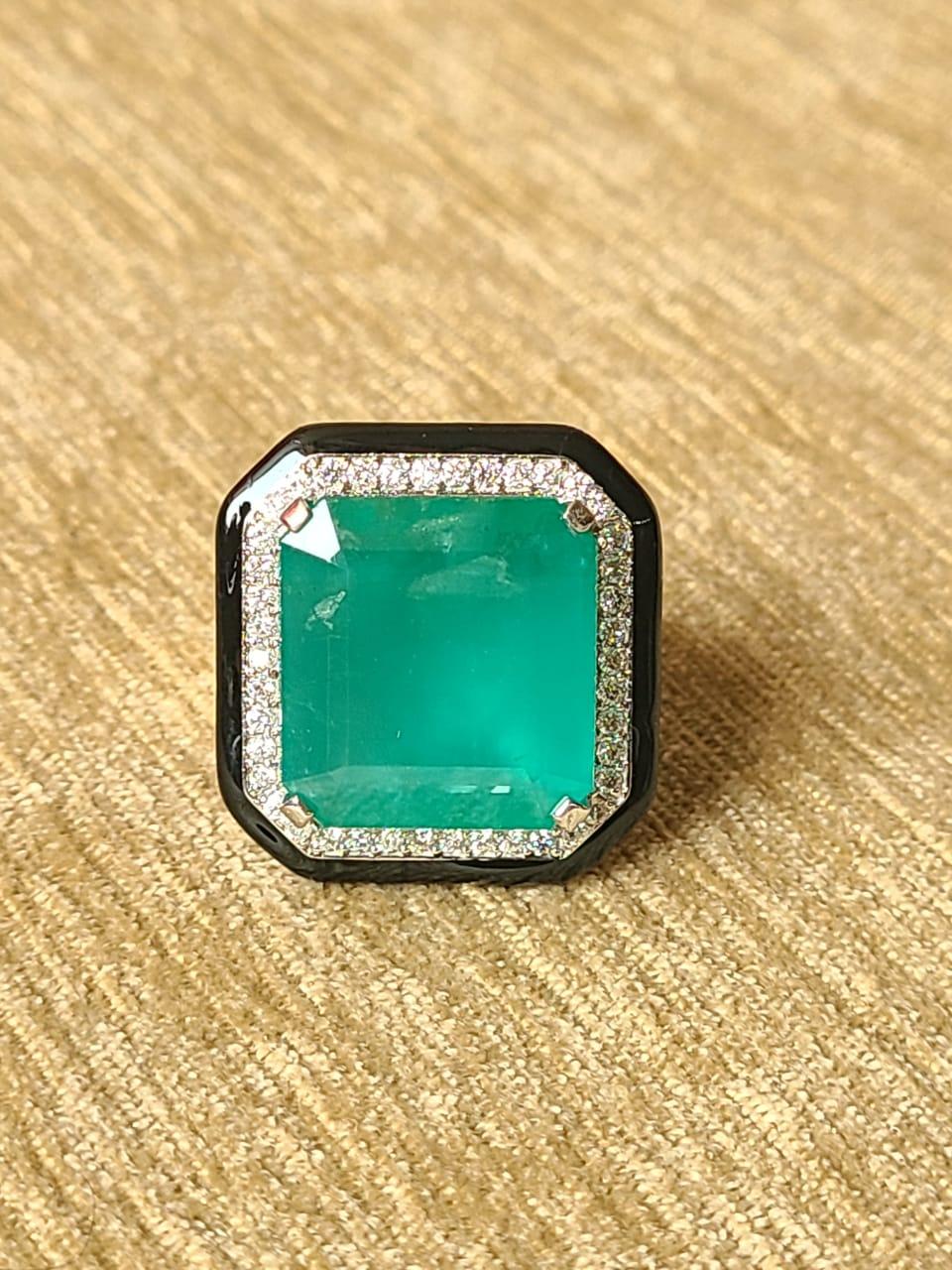16.72 Carats, Zambian Emerald, Black Enamel & Diamonds Cocktail/ Engagement Ring In New Condition In Hong Kong, HK