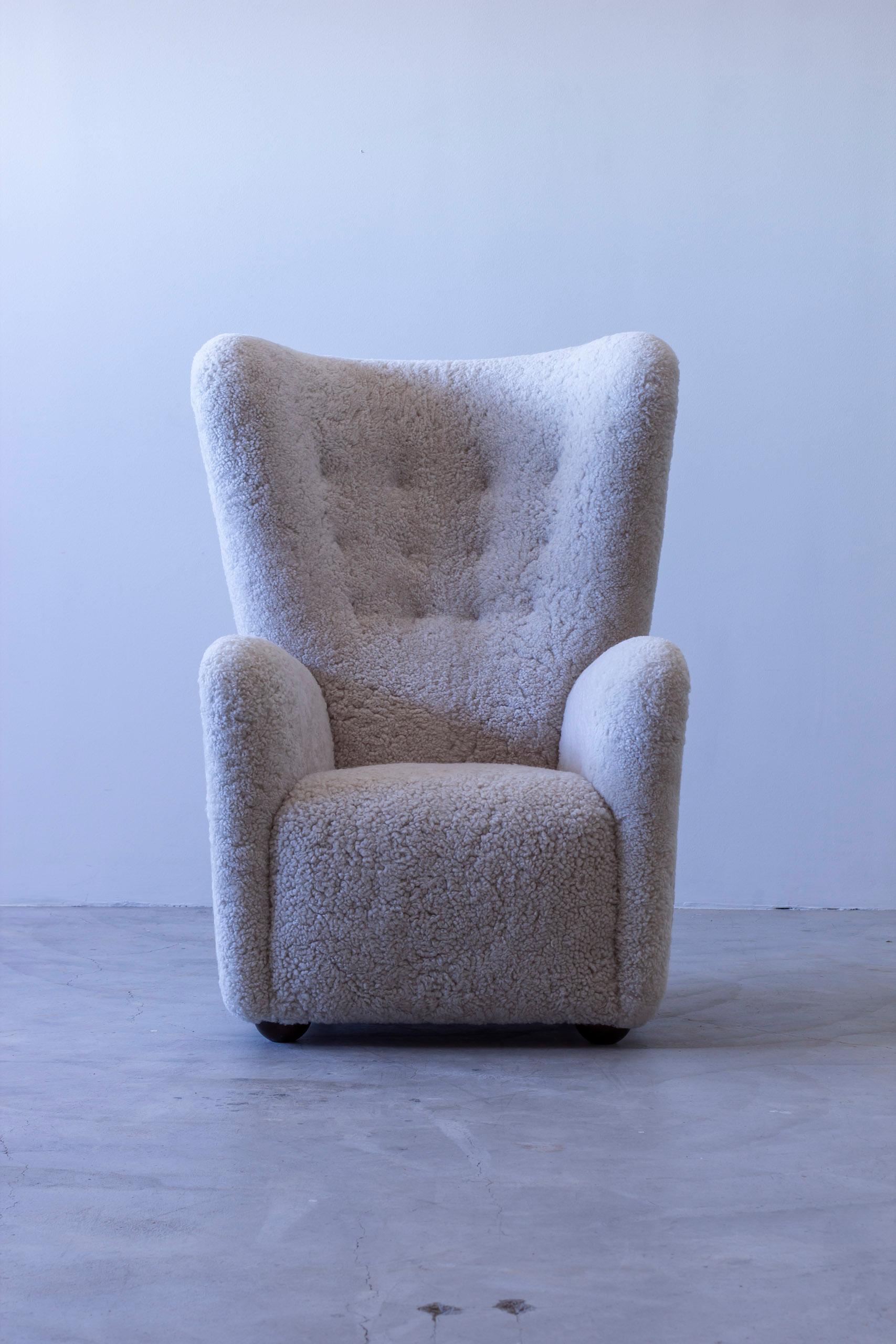 Chaise à dossier et tabouret 