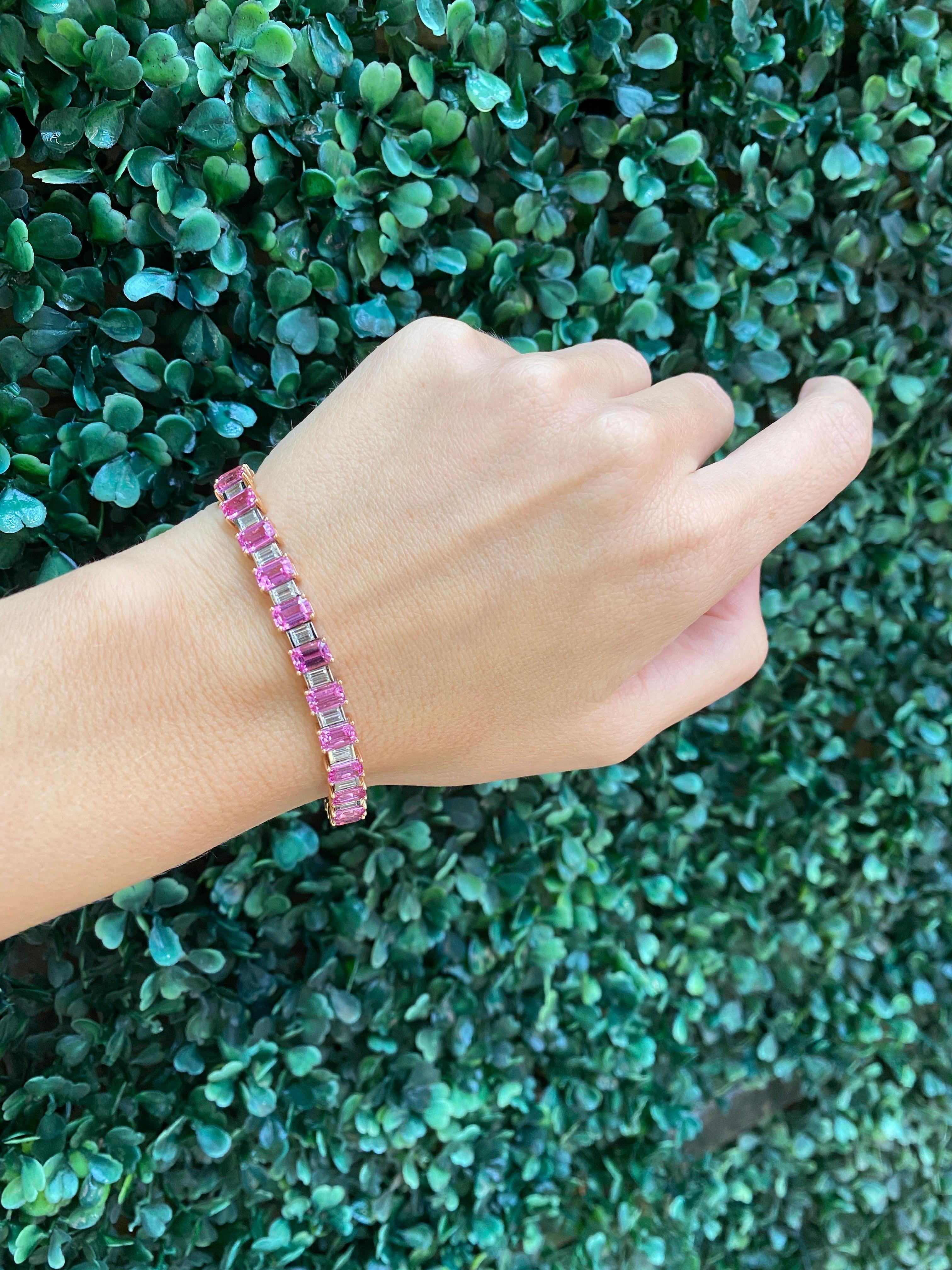 Armband mit 16,73 Karat rosa Saphiren im Smaragdschliff und 8,07 Karat natürlichen Baguette-Diamanten 9
