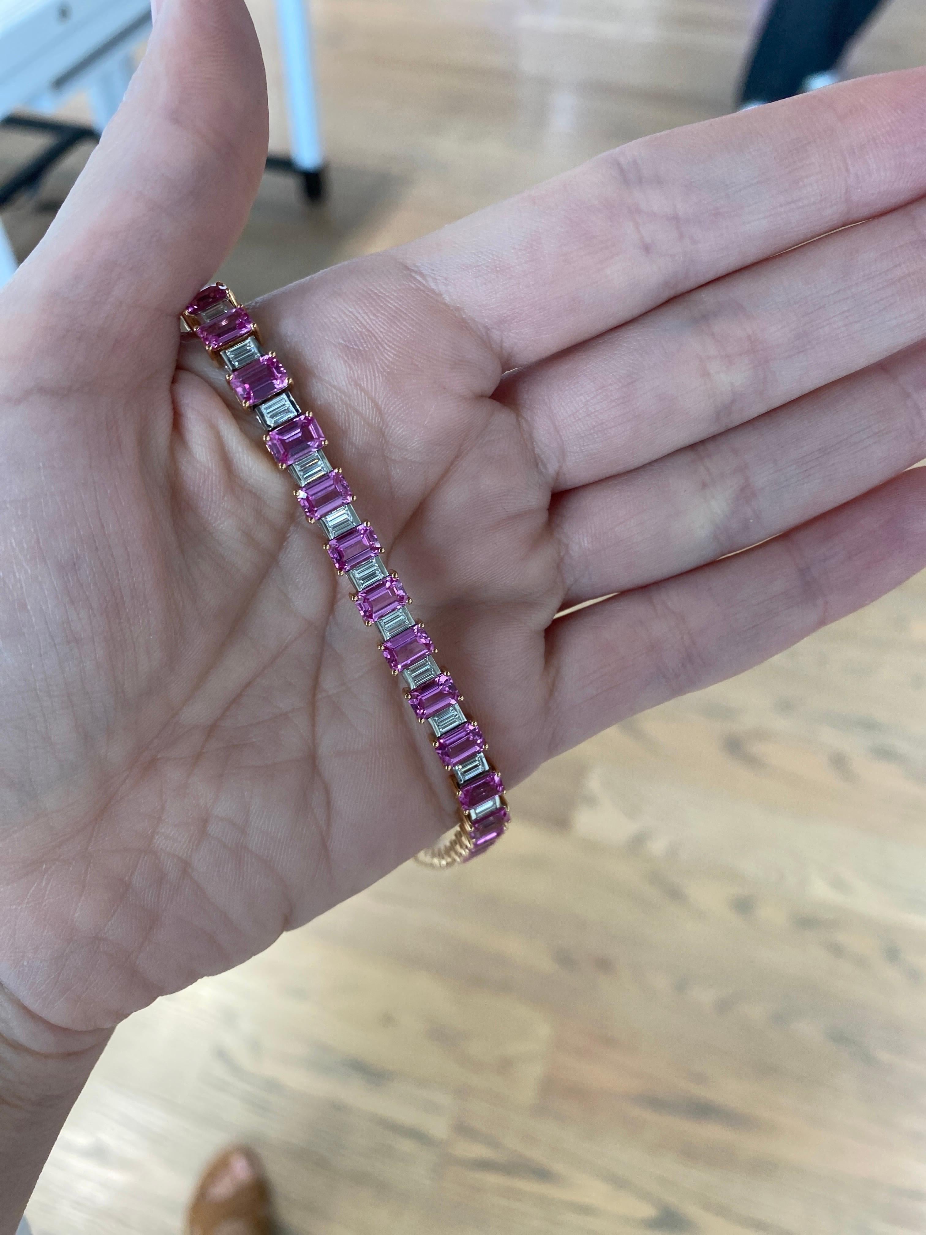 Armband mit 16,73 Karat rosa Saphiren im Smaragdschliff und 8,07 Karat natürlichen Baguette-Diamanten 10
