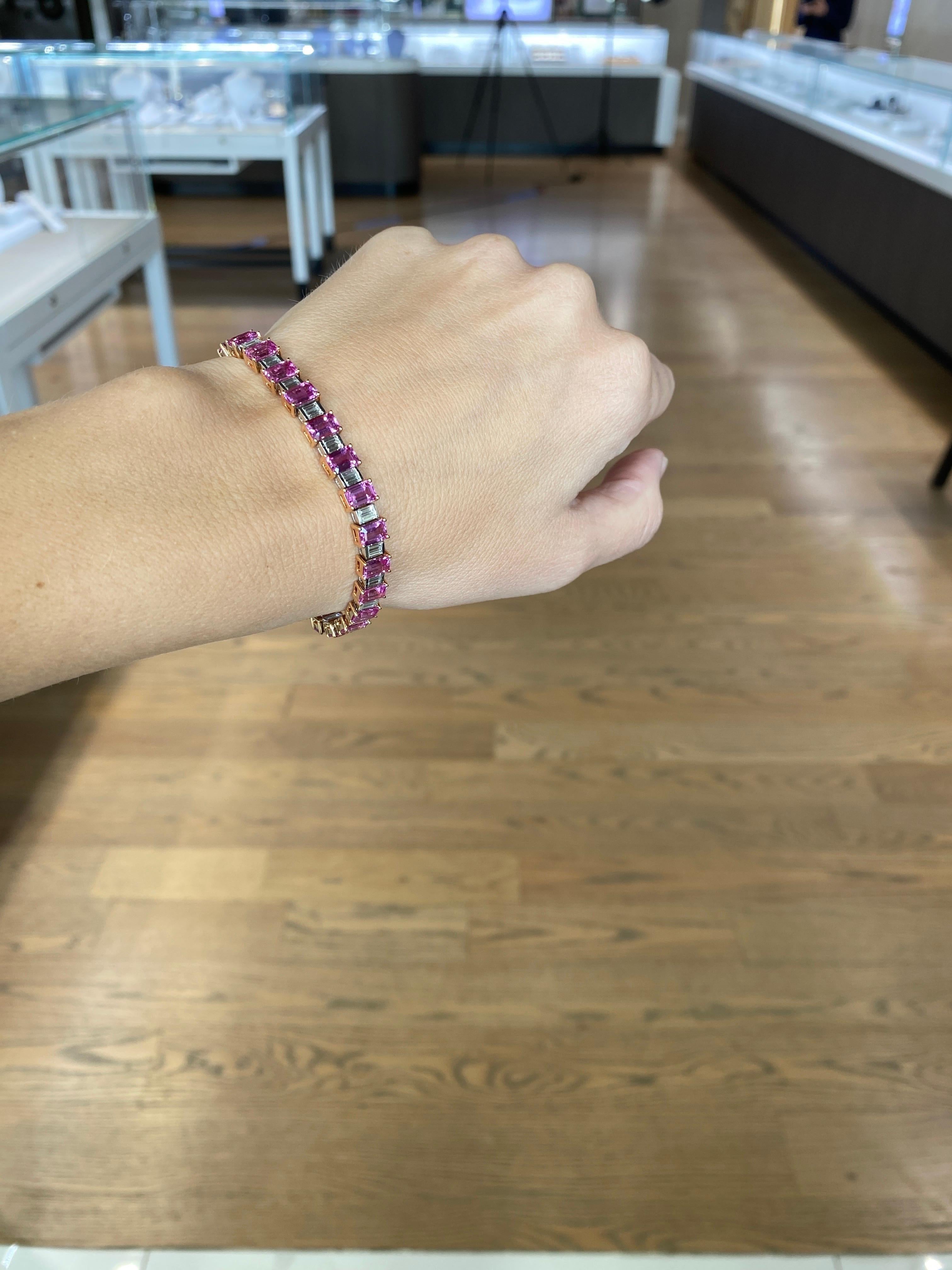 Armband mit 16,73 Karat rosa Saphiren im Smaragdschliff und 8,07 Karat natürlichen Baguette-Diamanten für Damen oder Herren